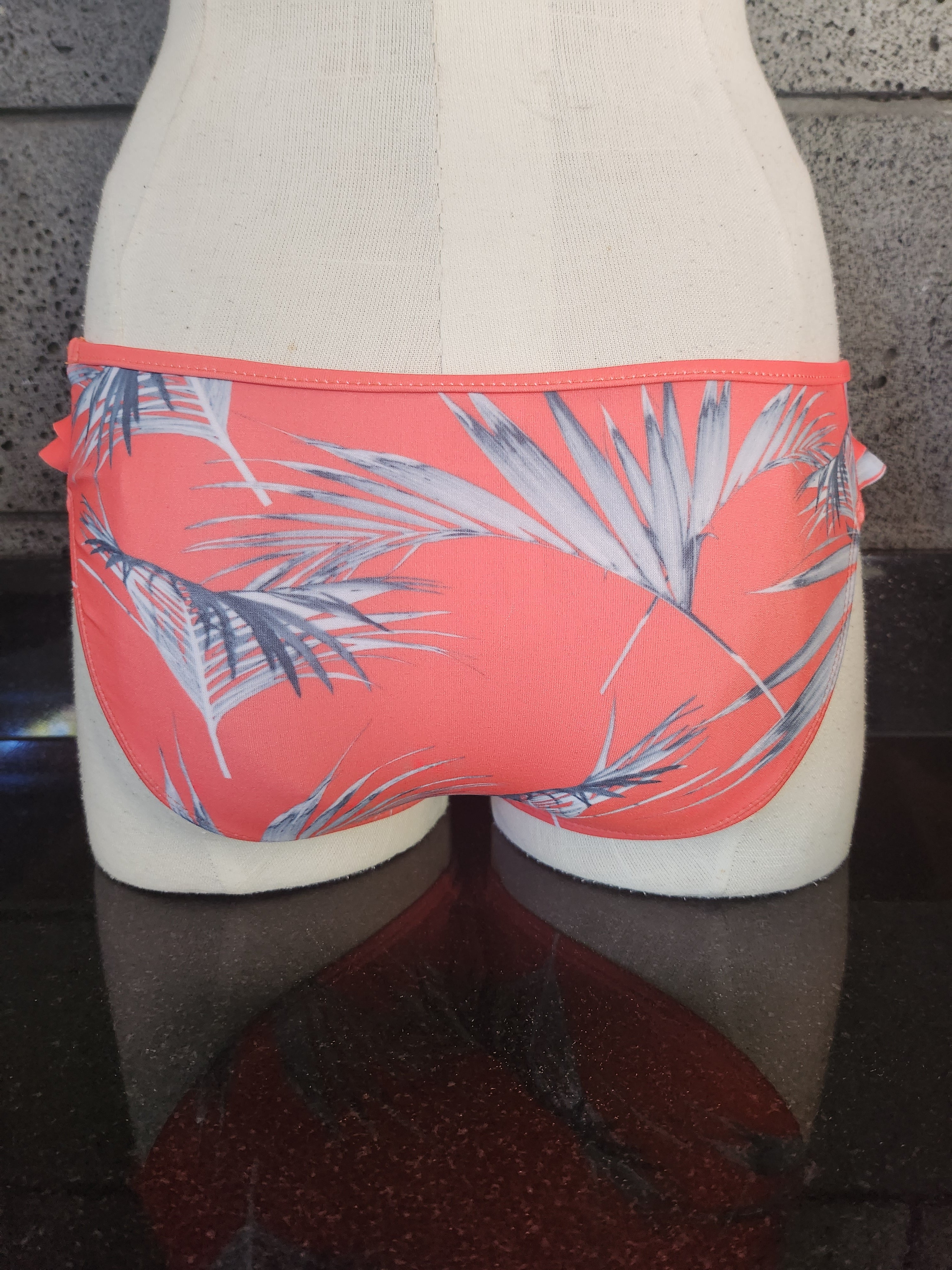 Loco Boutique Floating Palm Double Sided Ruffles