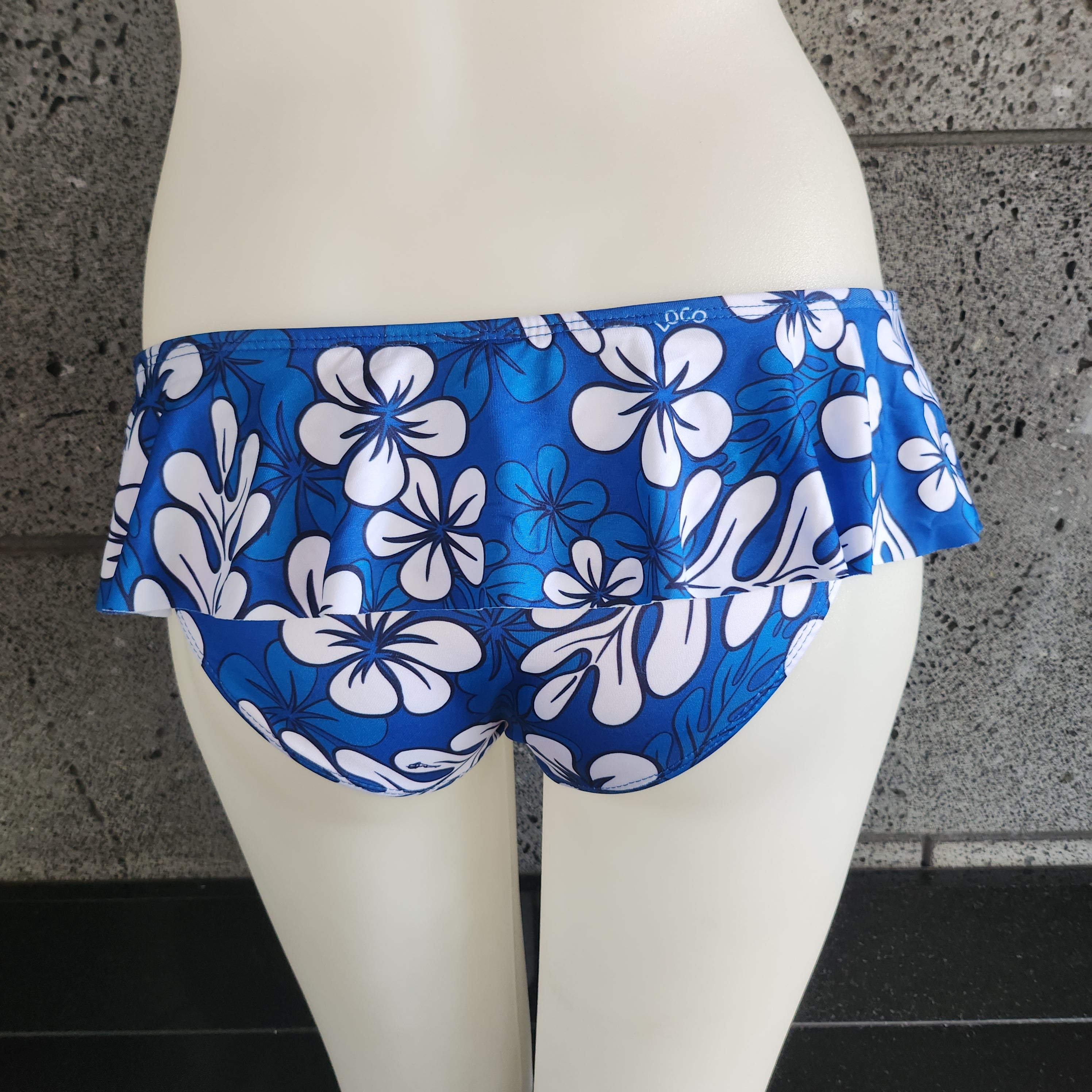 Parte de abajo con falda de plumeria azul de Loco Boutique