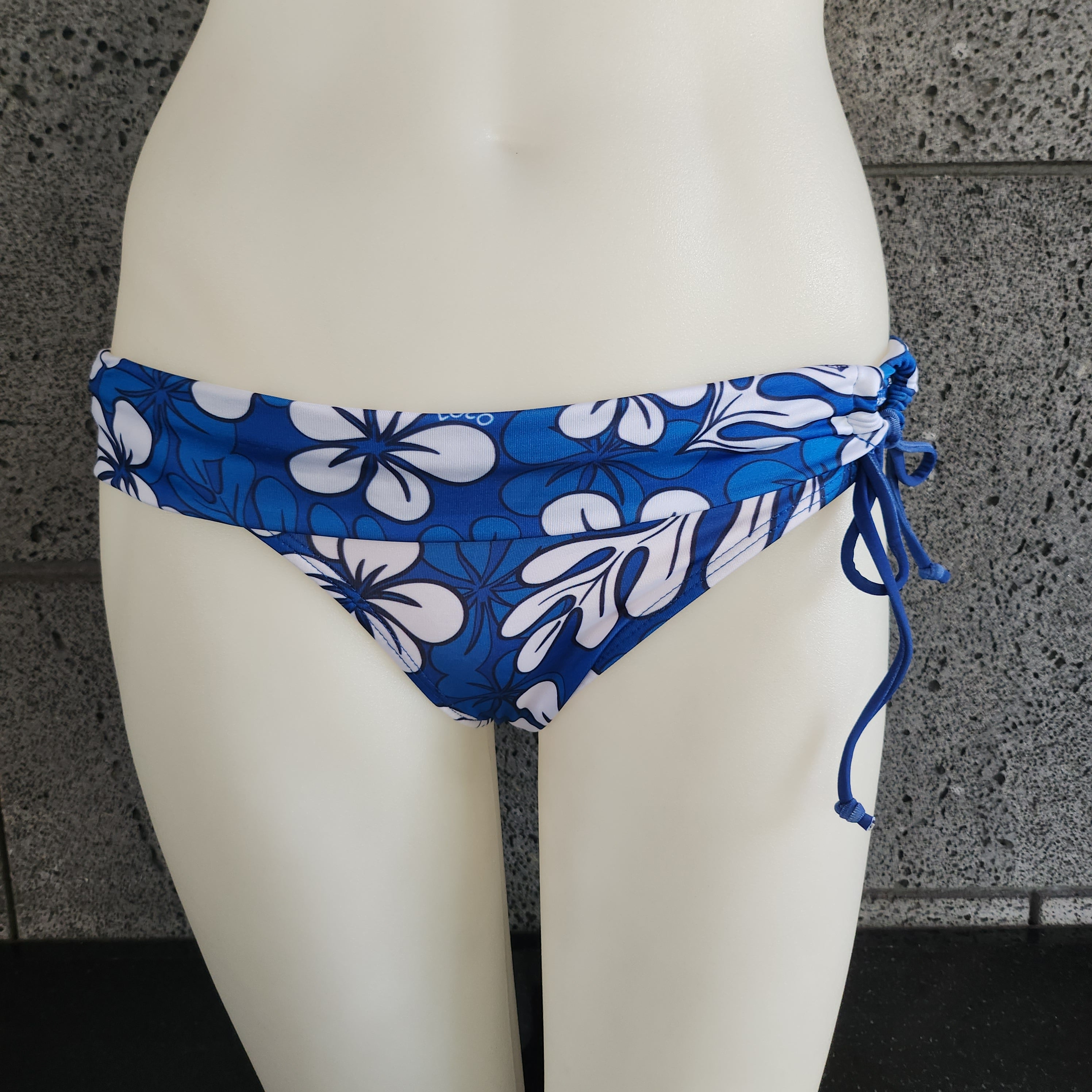 Plumeria azul plegada de Loco Boutique