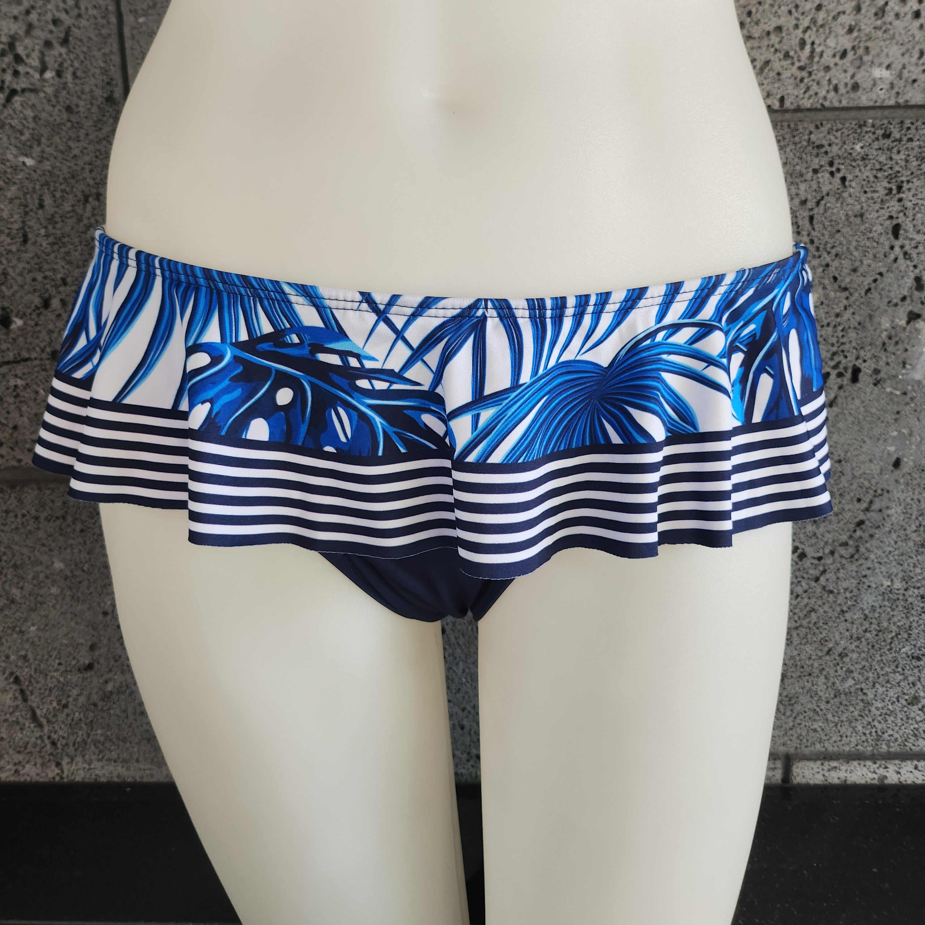 Parte de abajo con falda para niña azul de Loco Boutique