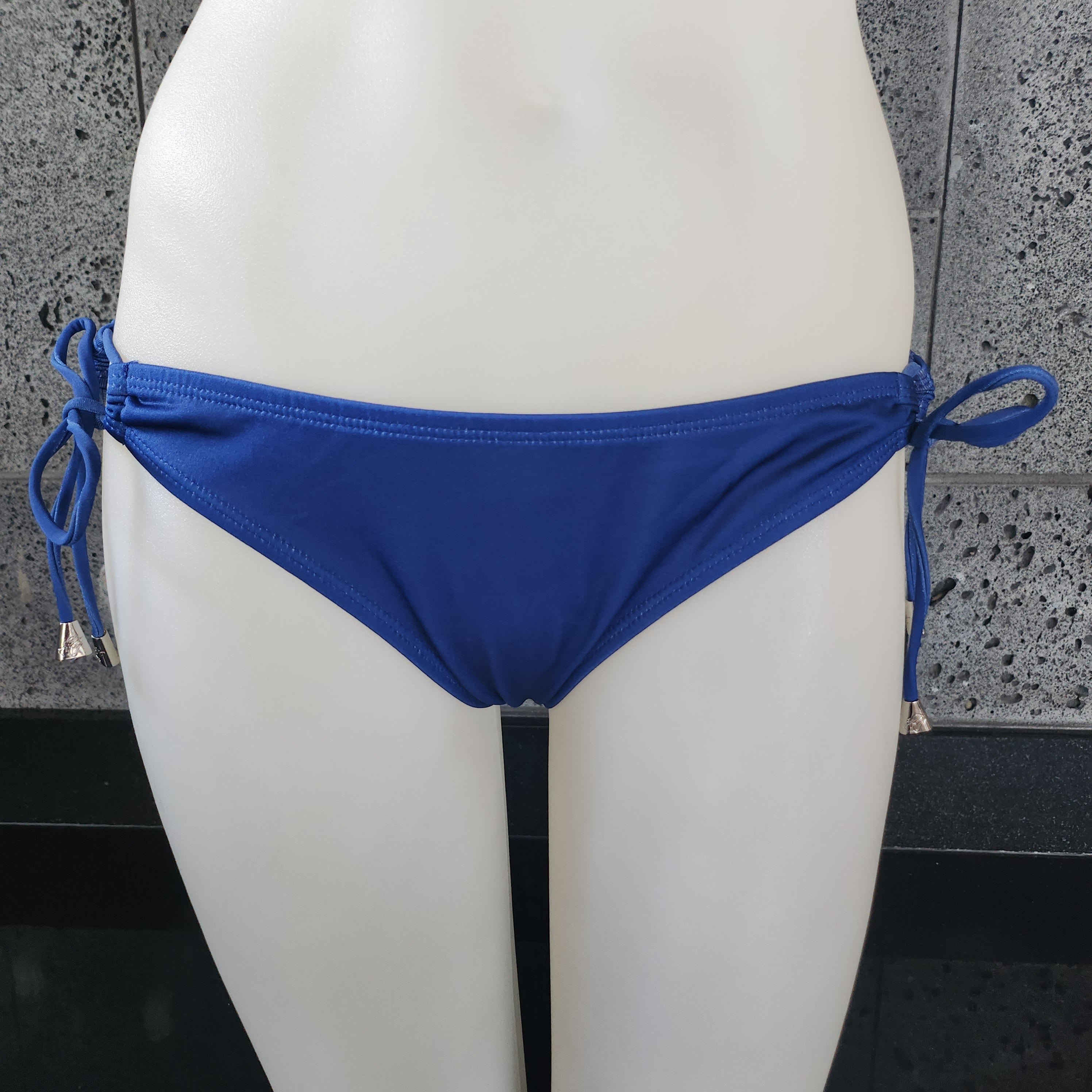 Loco Boutique Solid Logo Keyhole Gather