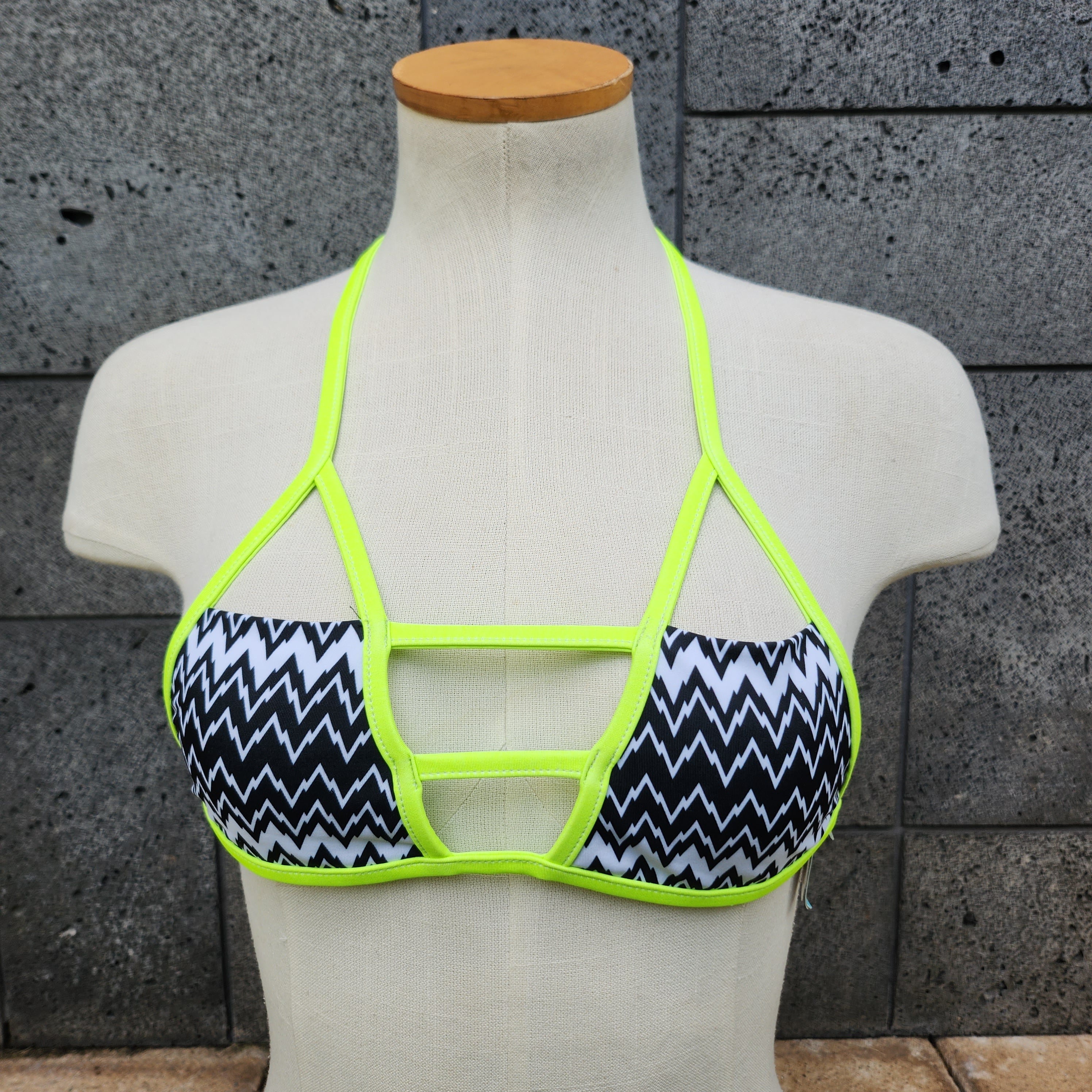 Loco Boutique Zig Zag Piped Triangle Top