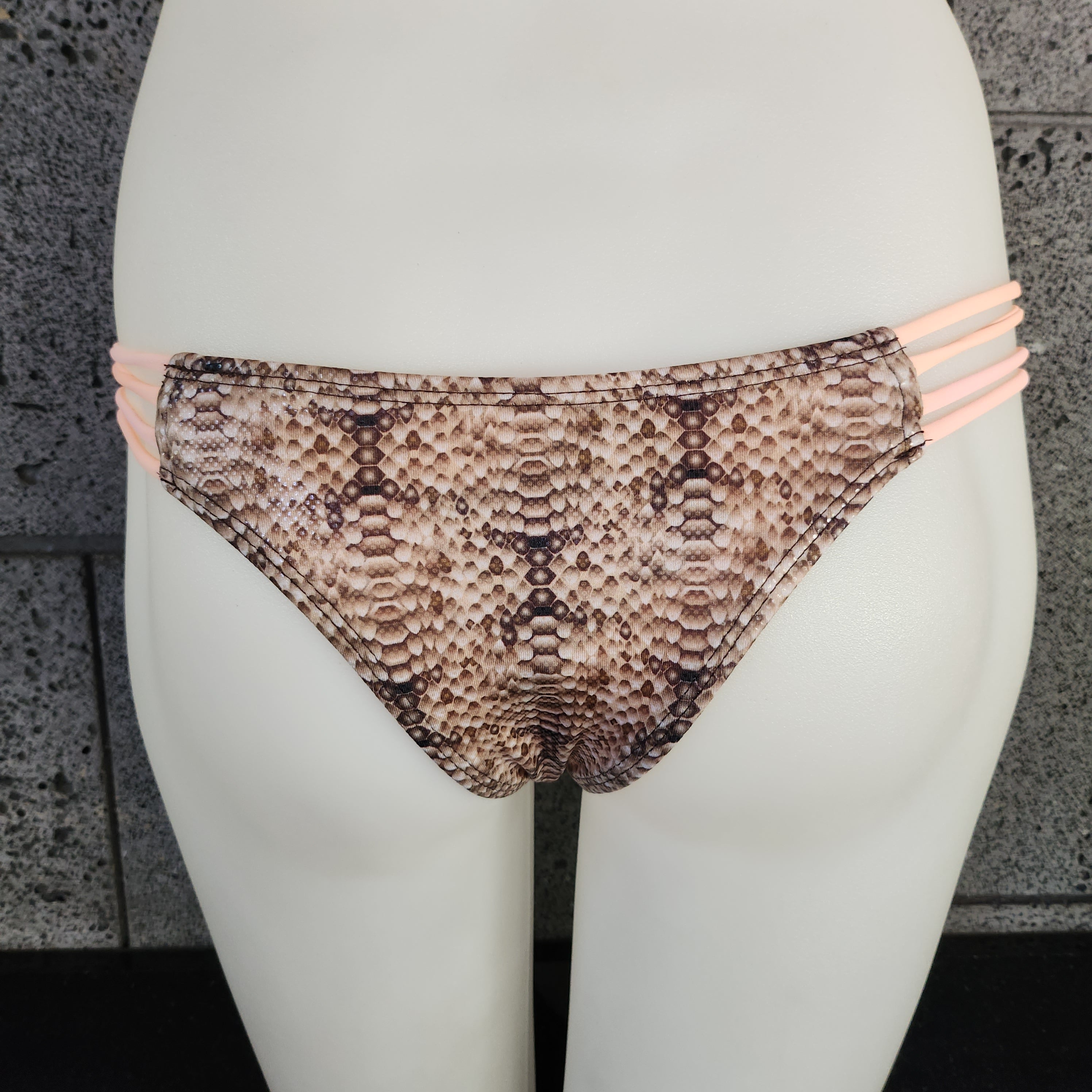 Parte de abajo de baño con tiras laterales Cobra de Loco Boutique