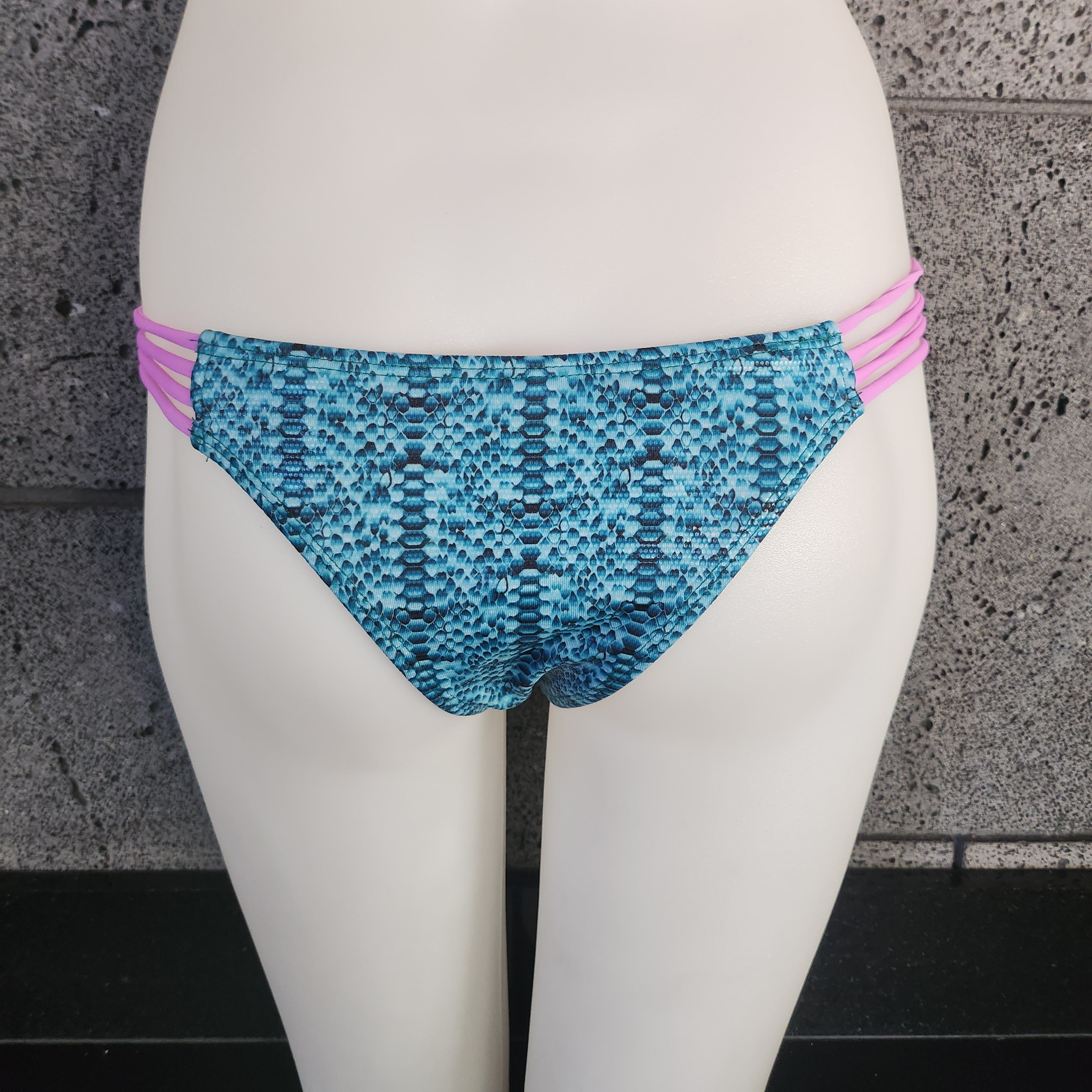 Parte de abajo de baño con tiras laterales Cobra de Loco Boutique