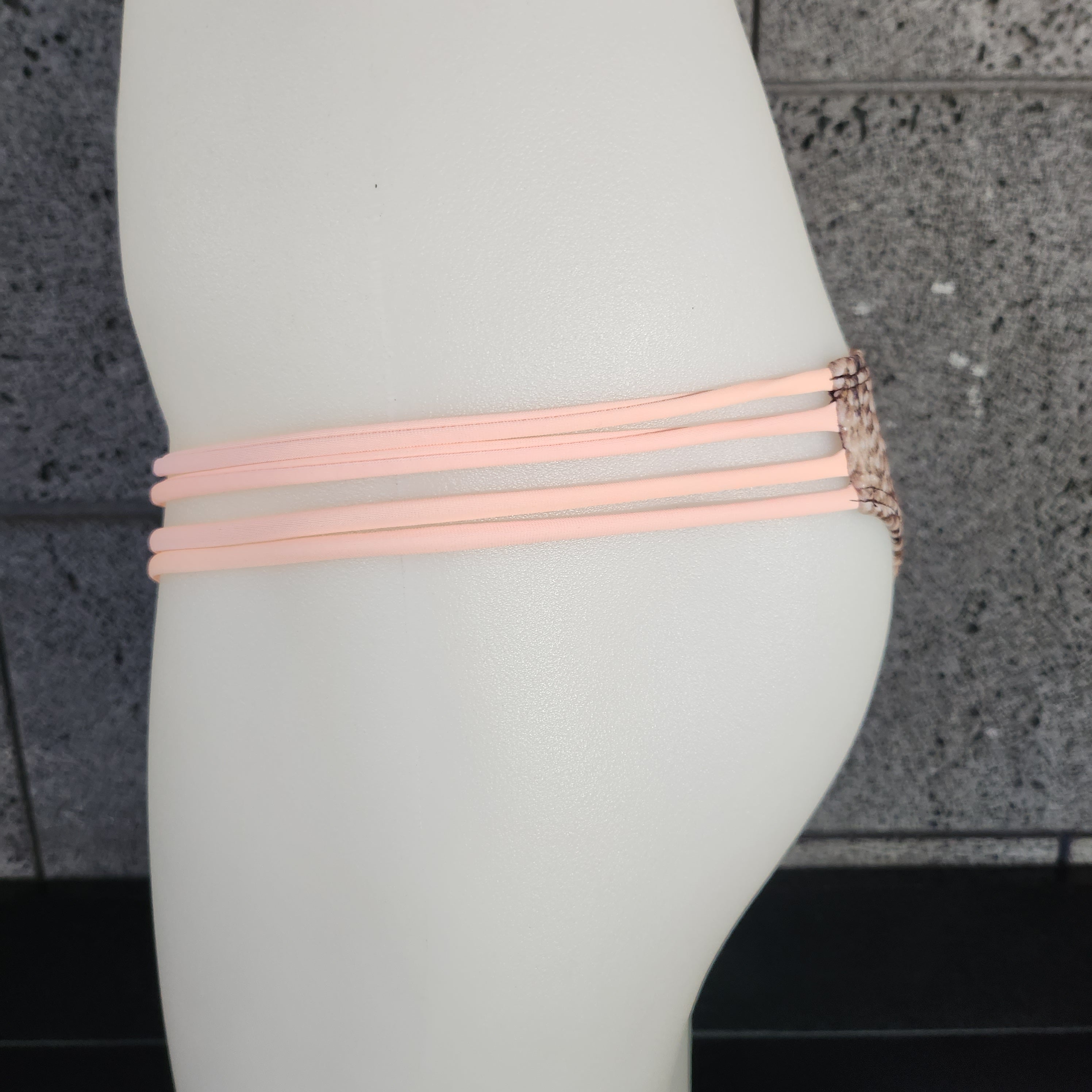 Parte de abajo de baño con tiras laterales Cobra de Loco Boutique