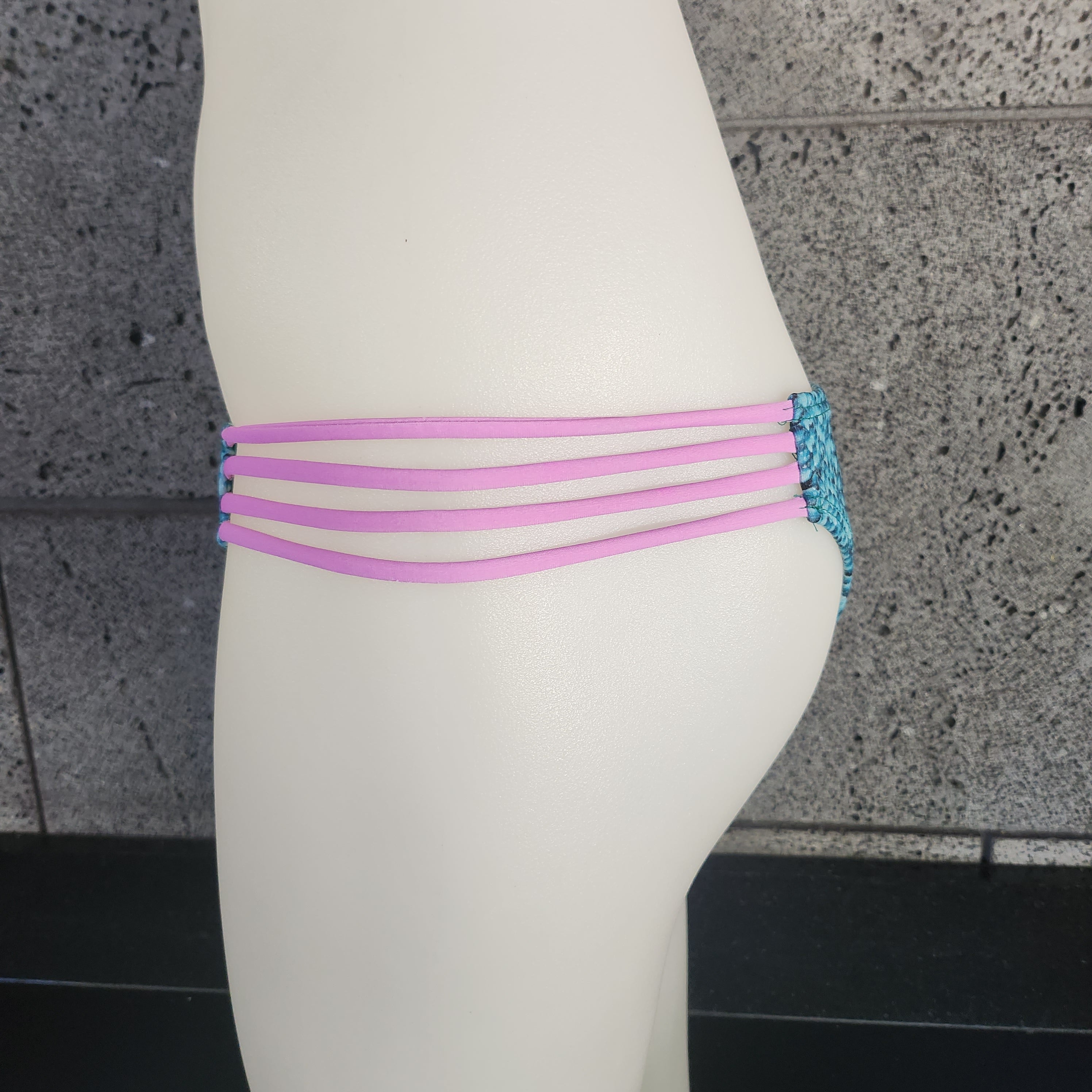 Parte de abajo de baño con tiras laterales Cobra de Loco Boutique