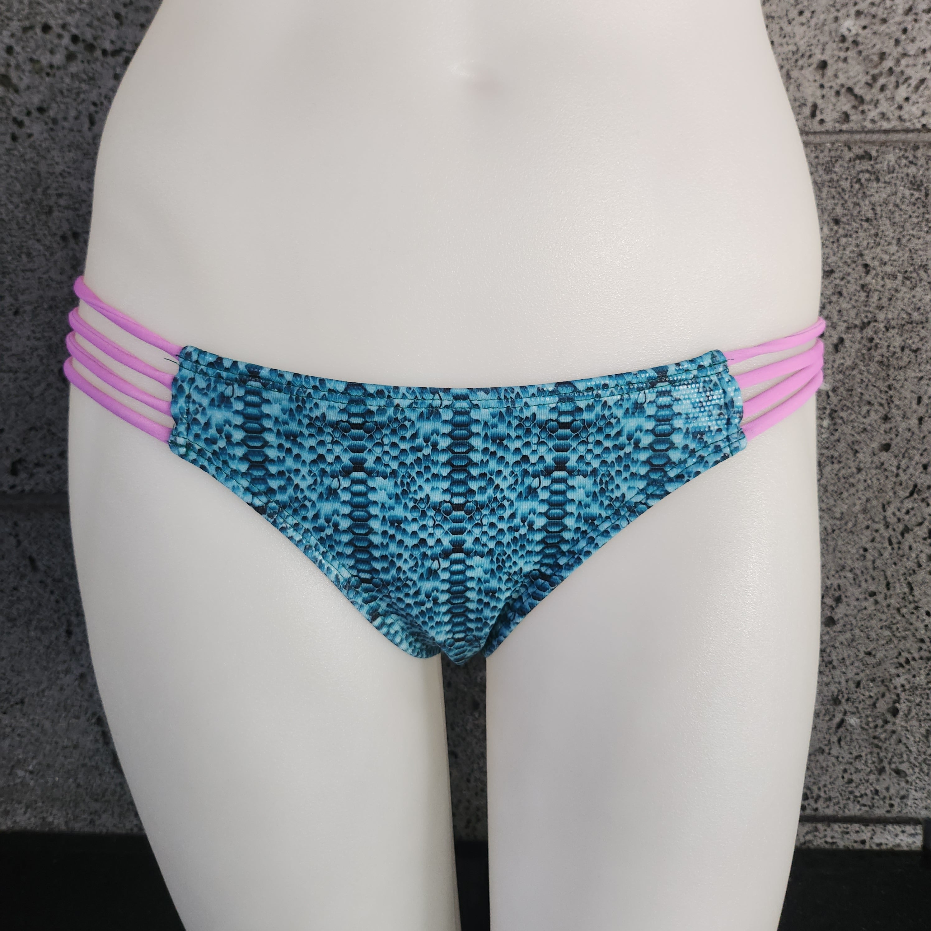 Parte de abajo de baño con tiras laterales Cobra de Loco Boutique