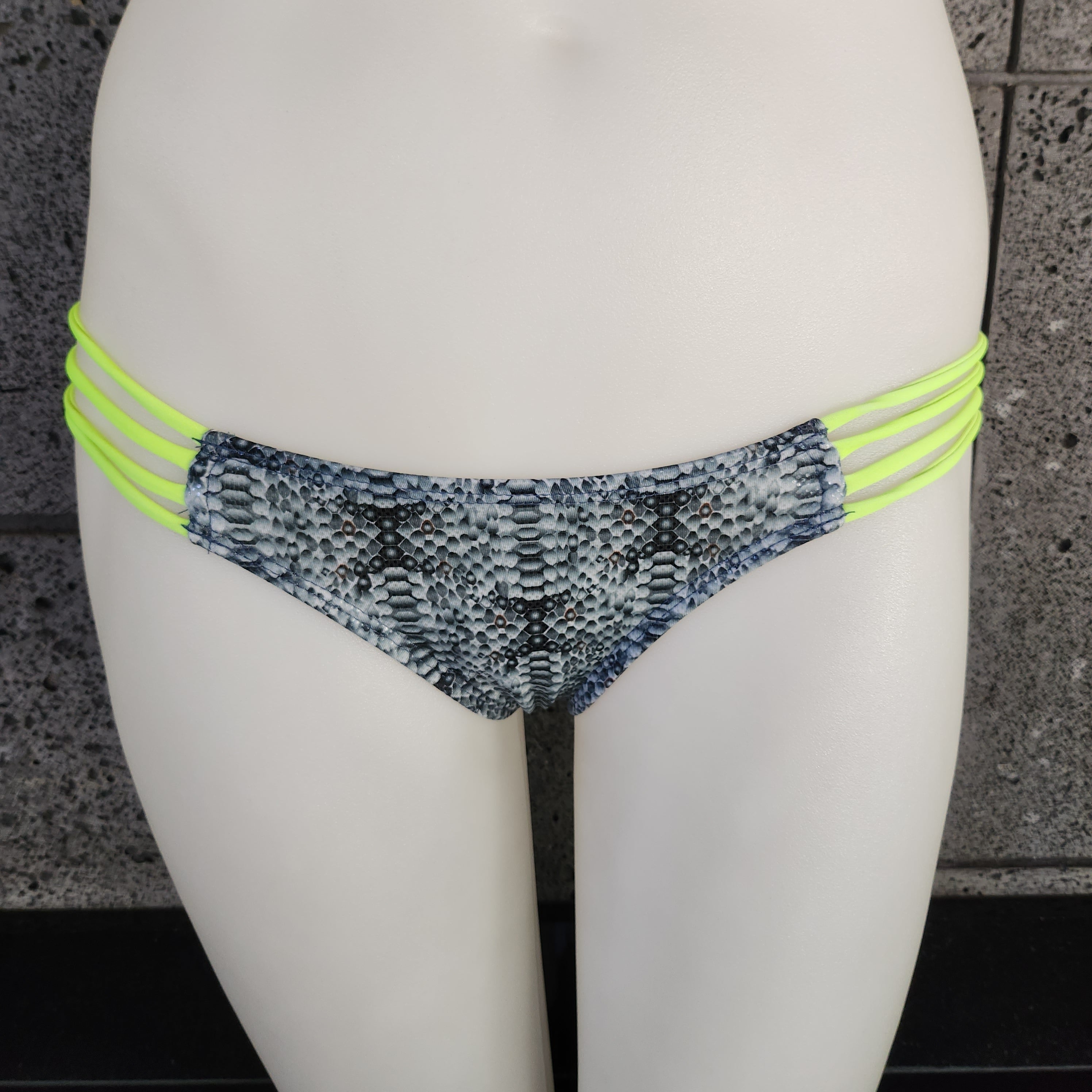 Parte de abajo de baño con tiras laterales Cobra de Loco Boutique