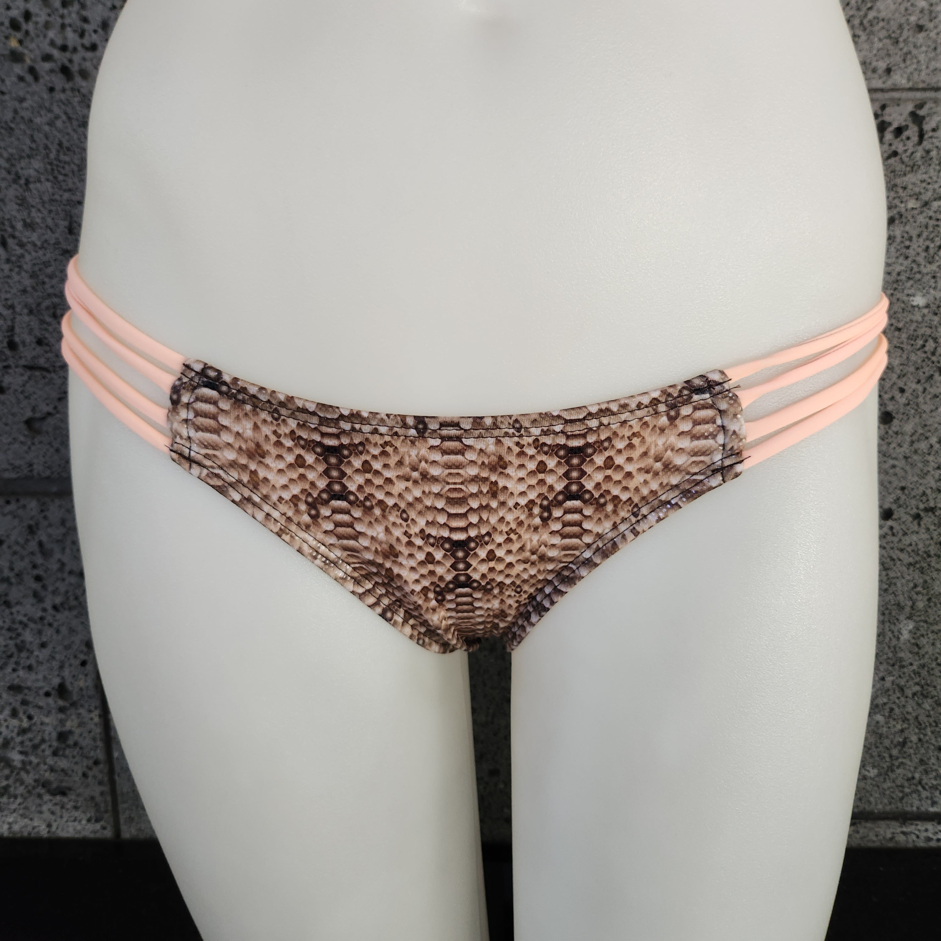 Parte de abajo de baño con tiras laterales Cobra de Loco Boutique