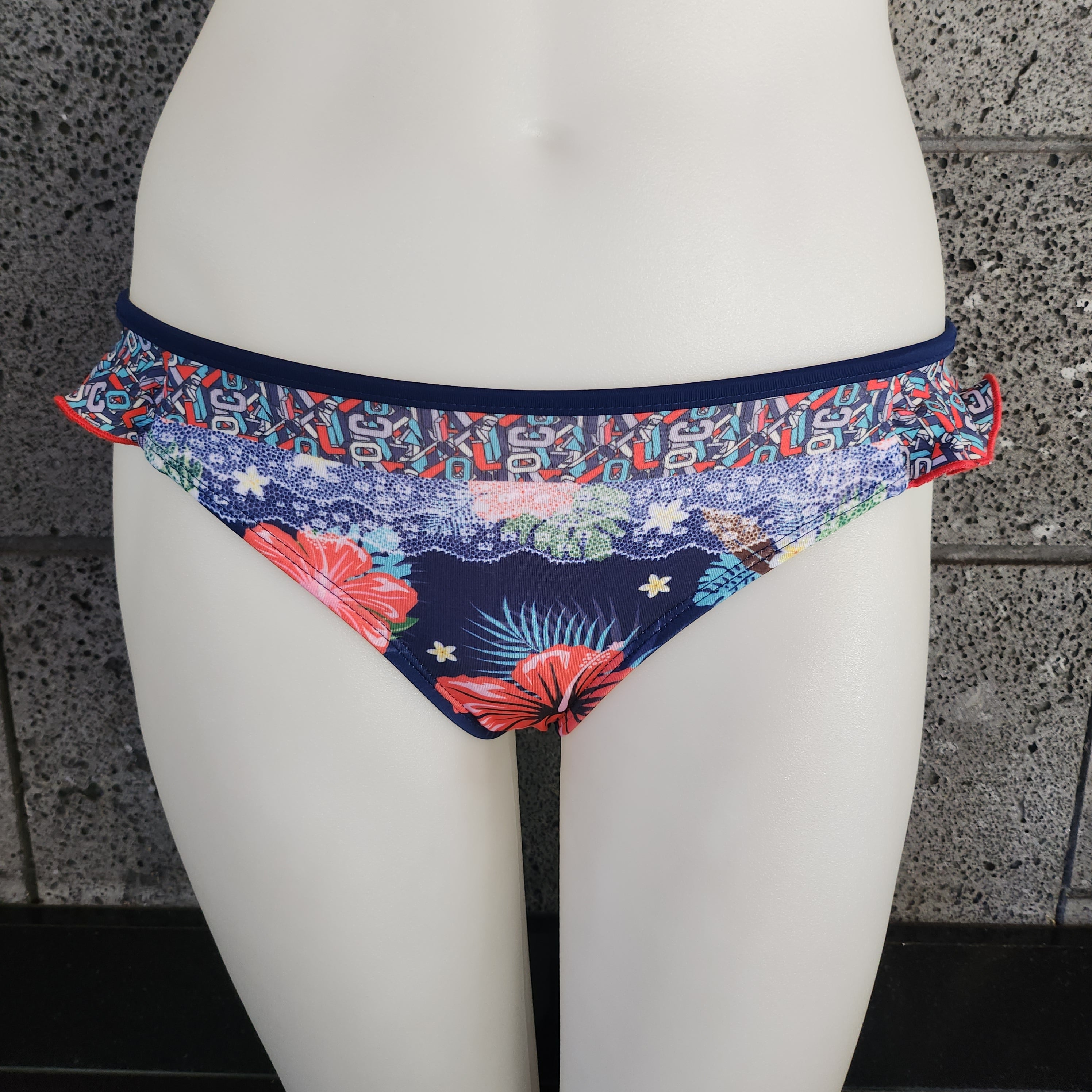 Loco Boutique Lace Side Ruffle