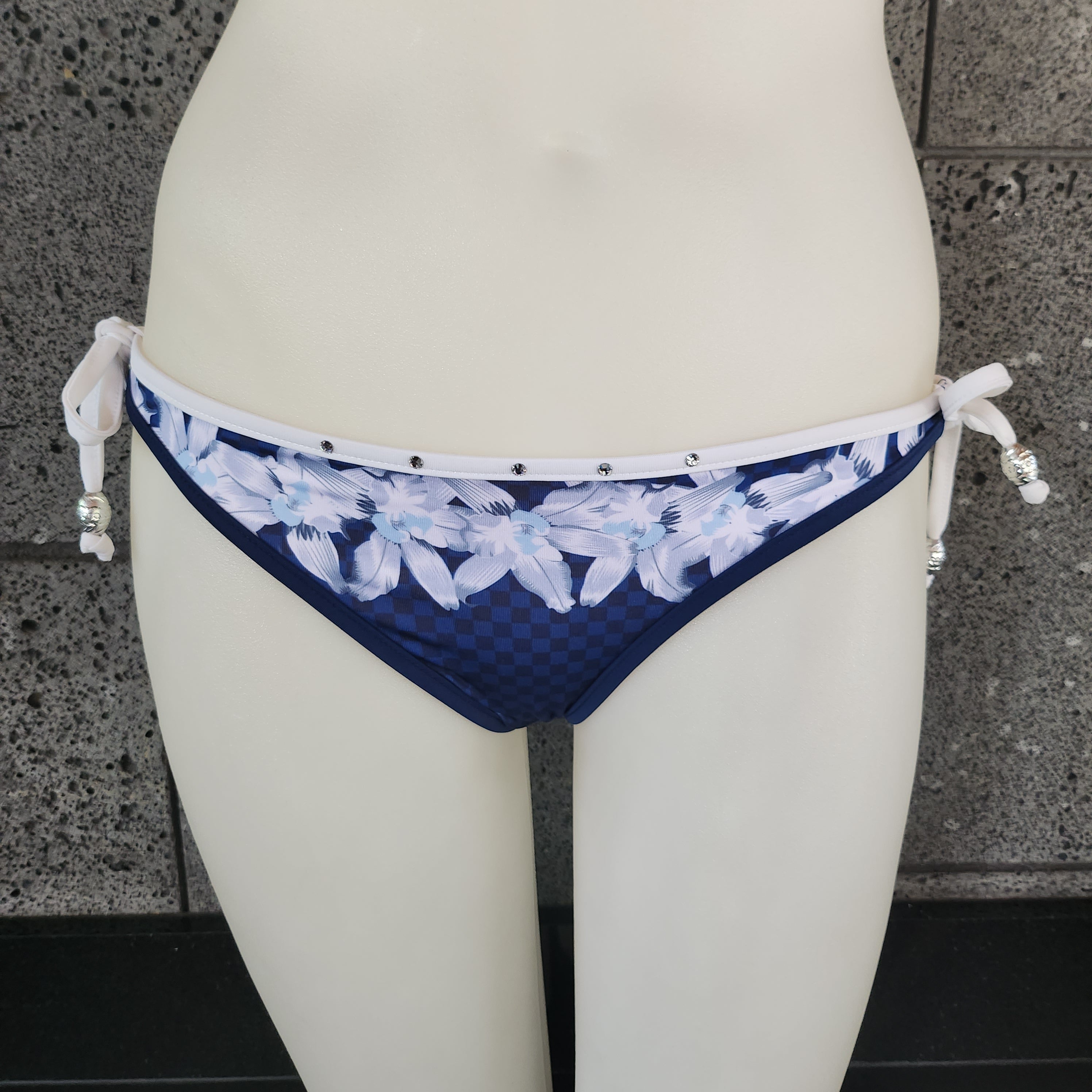 Loco Boutique Pane Removable Bows