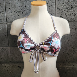 Loco Boutique Jump Keyhole Front Triangle