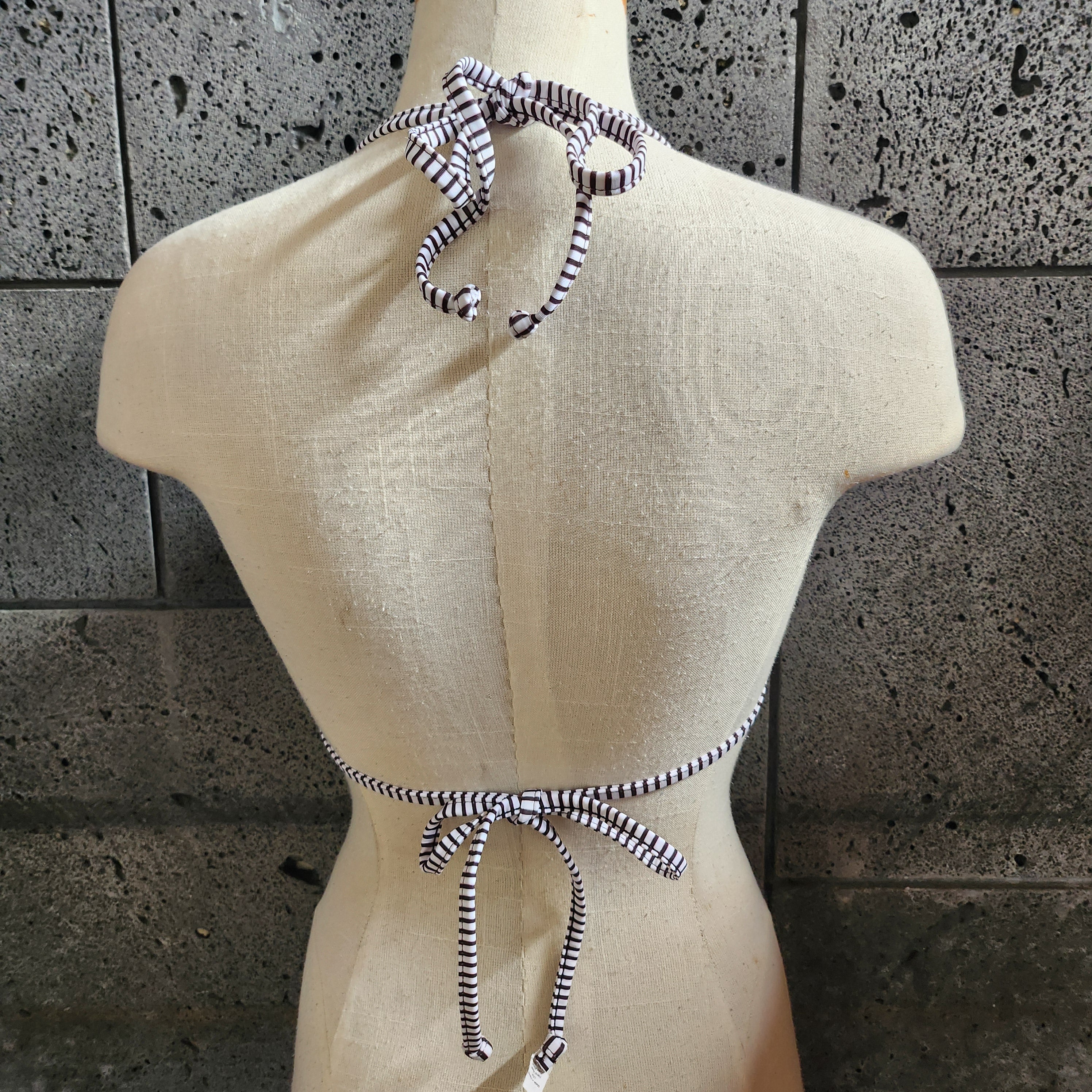 Loco Boutique Jump Keyhole Front Triangle