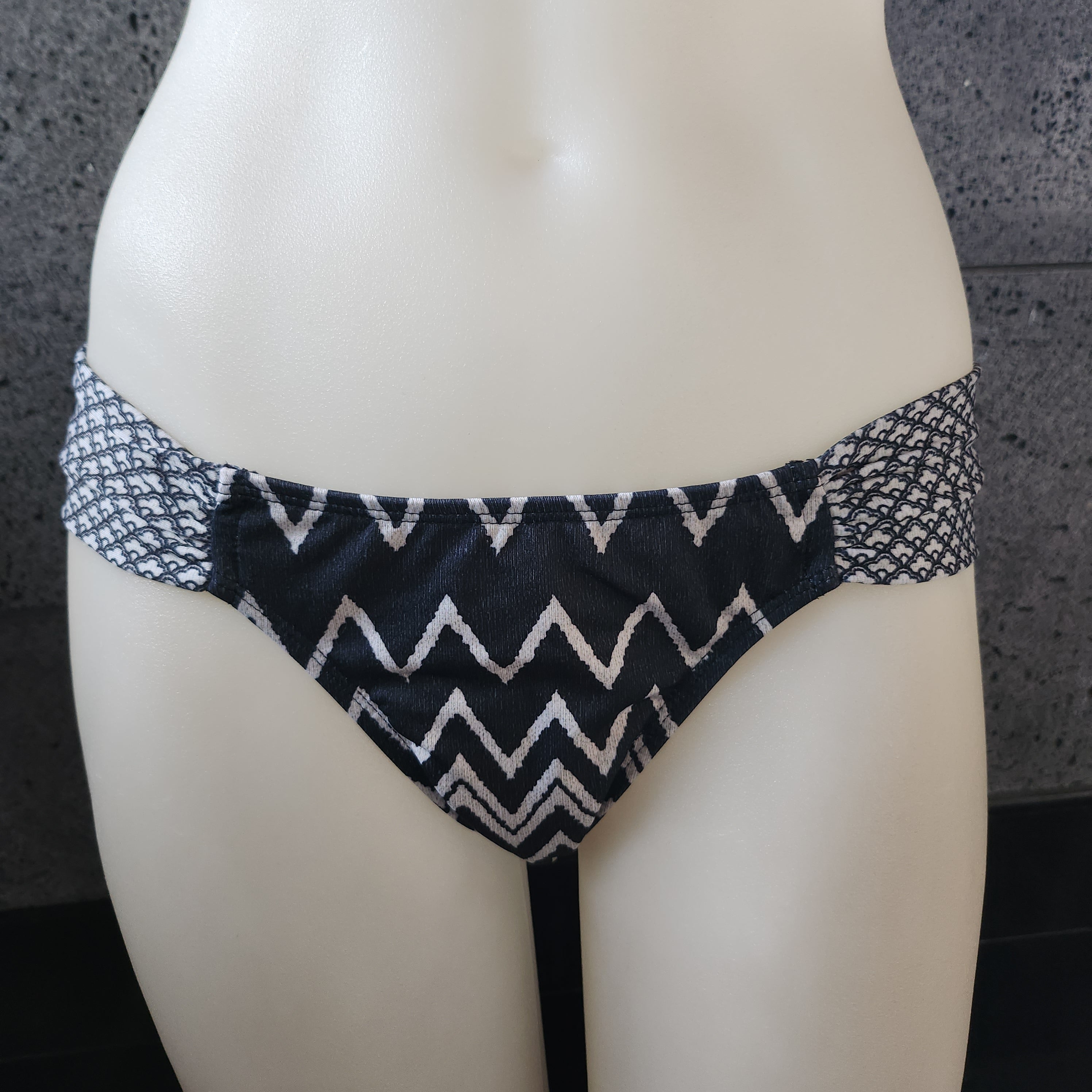 Loco Boutique Loco Zig Zag Banded Sides
