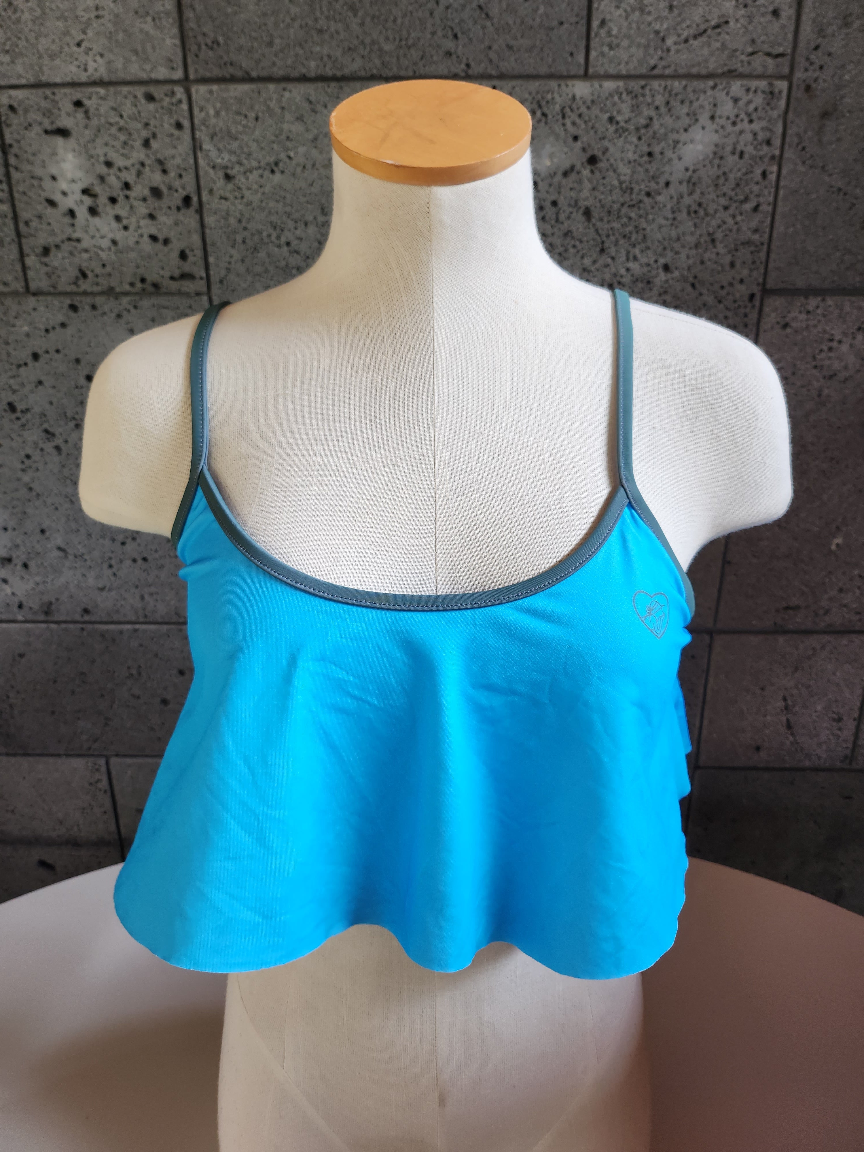 Loco Boutique Solid Bright Sporty Crop Top