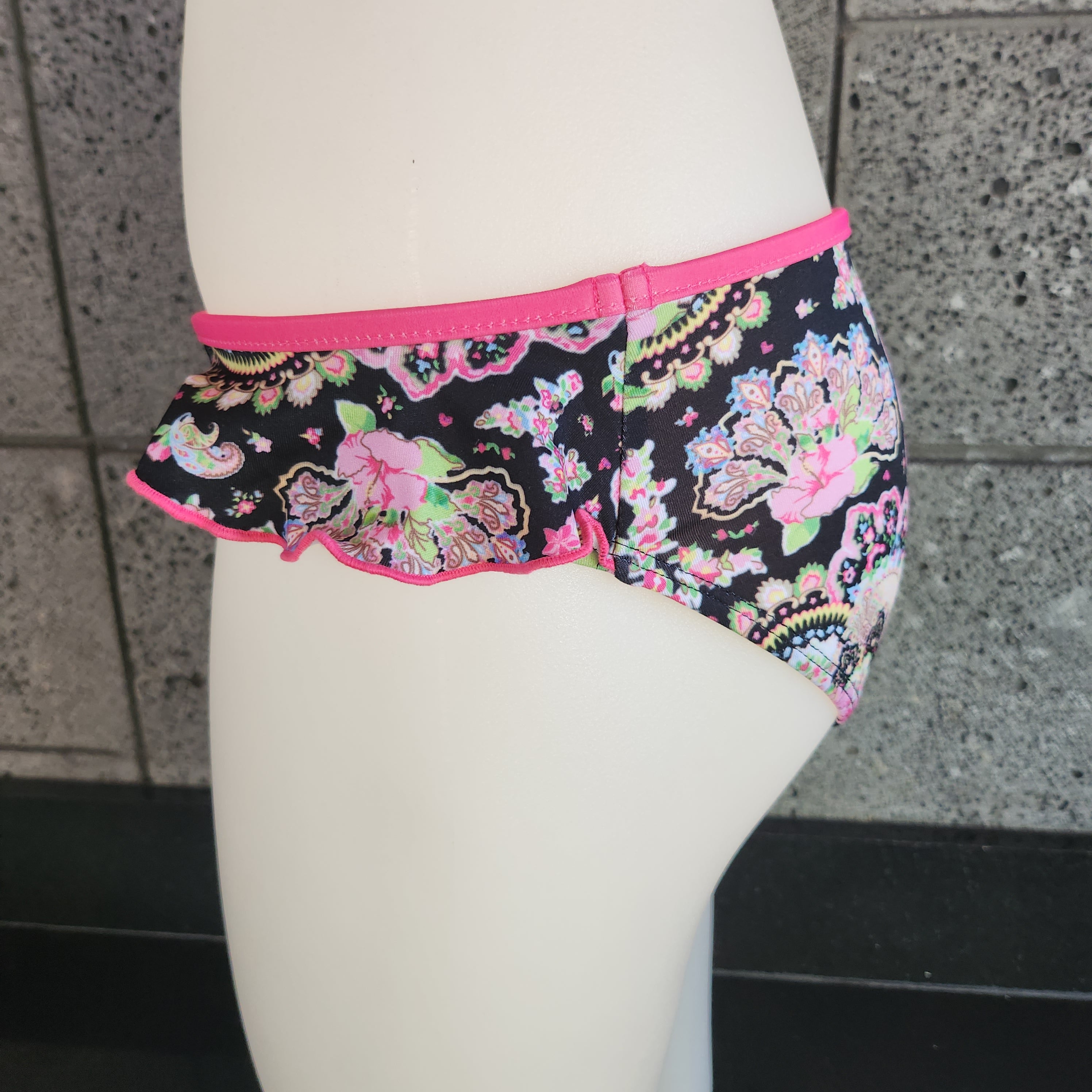 Loco Boutique Loco Paisley Side Ruffle