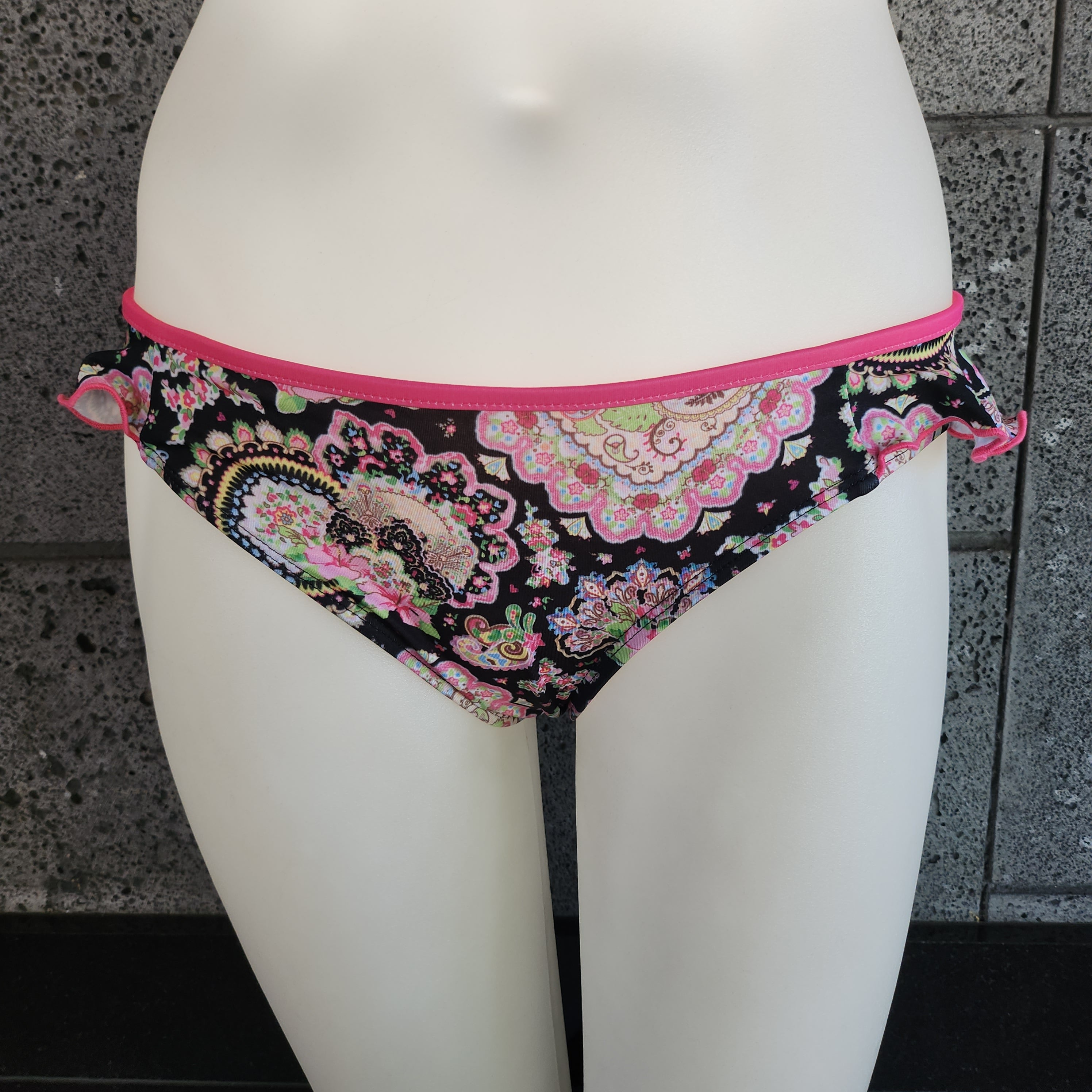 Loco Boutique Loco Paisley Side Ruffle