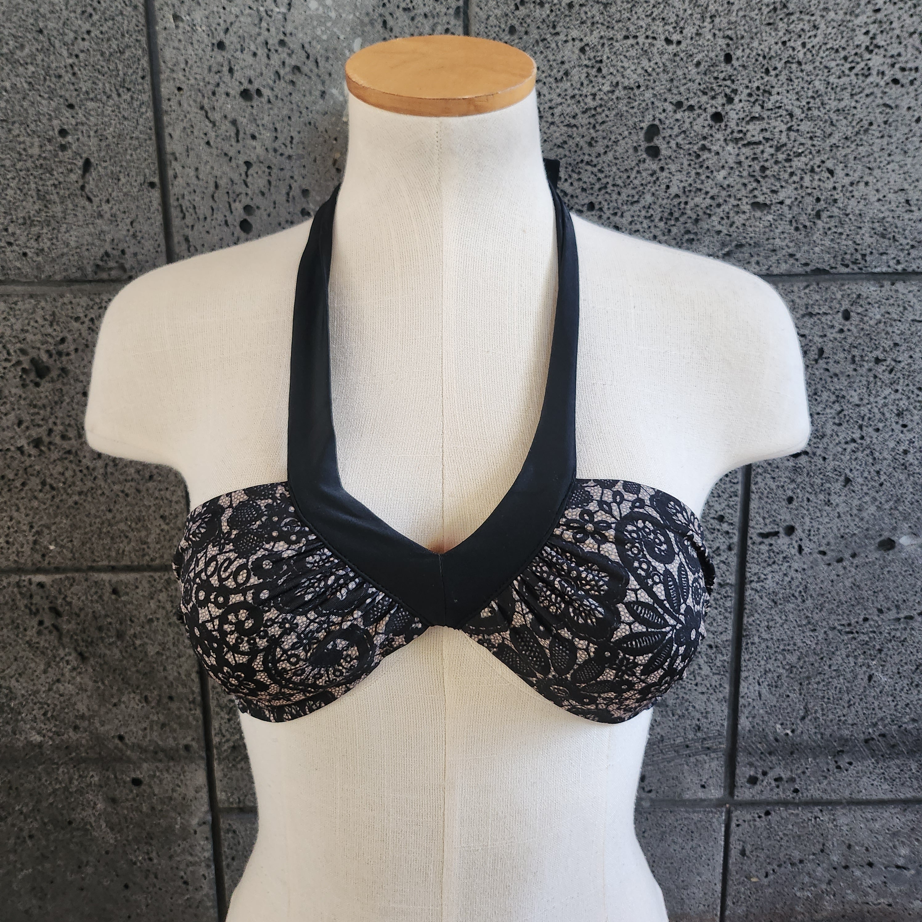 Loco Boutique Loco Lace V-Neck Bandeau