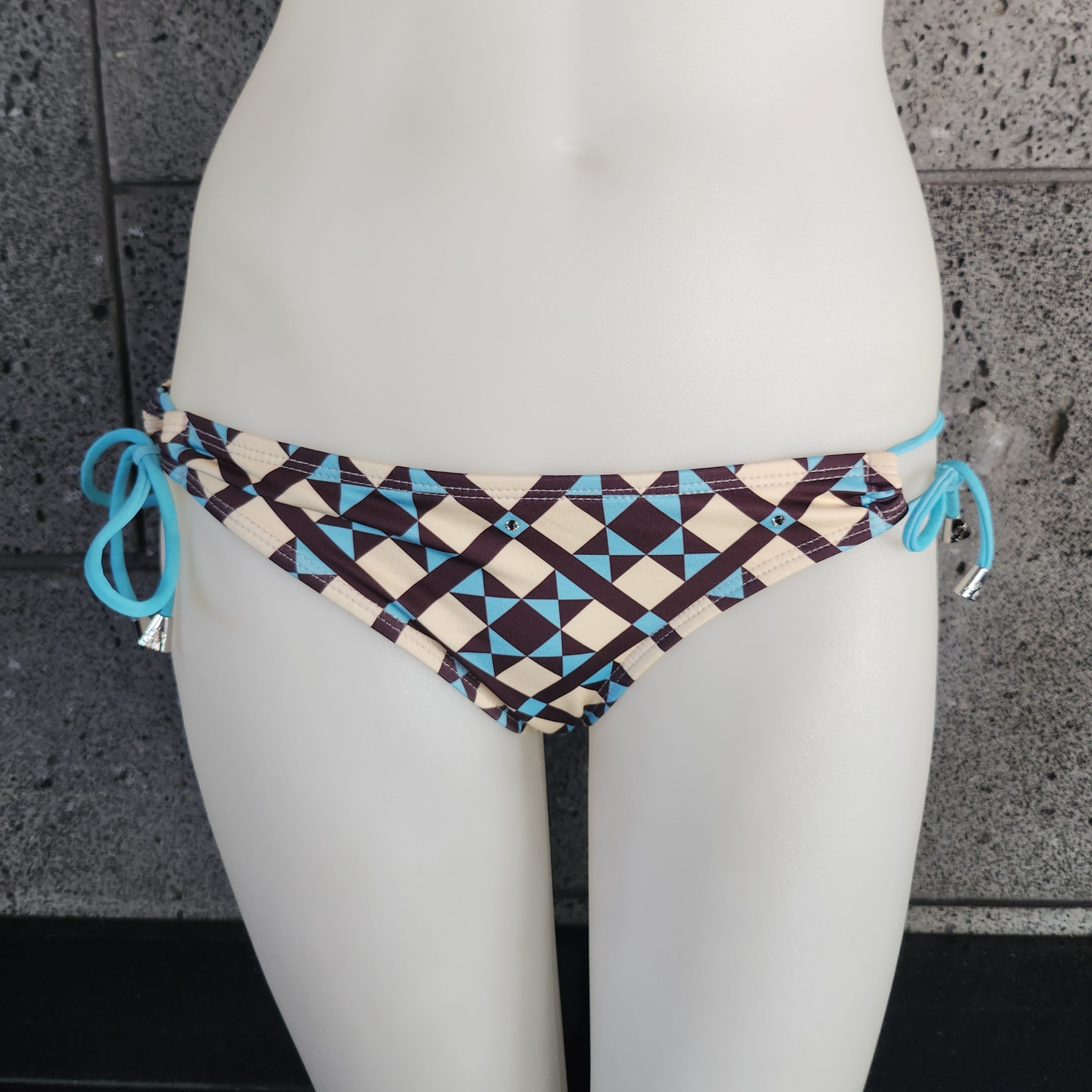 Loco Boutique Diagram Keyhole Gather