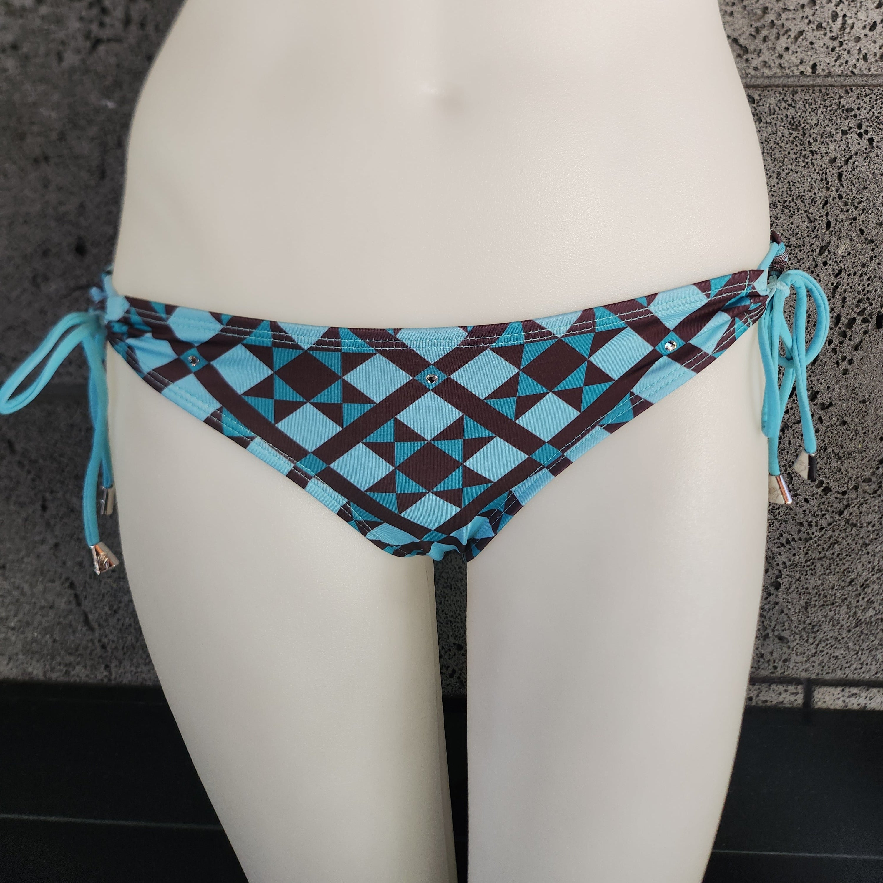 Loco Boutique Diagram Keyhole Gather