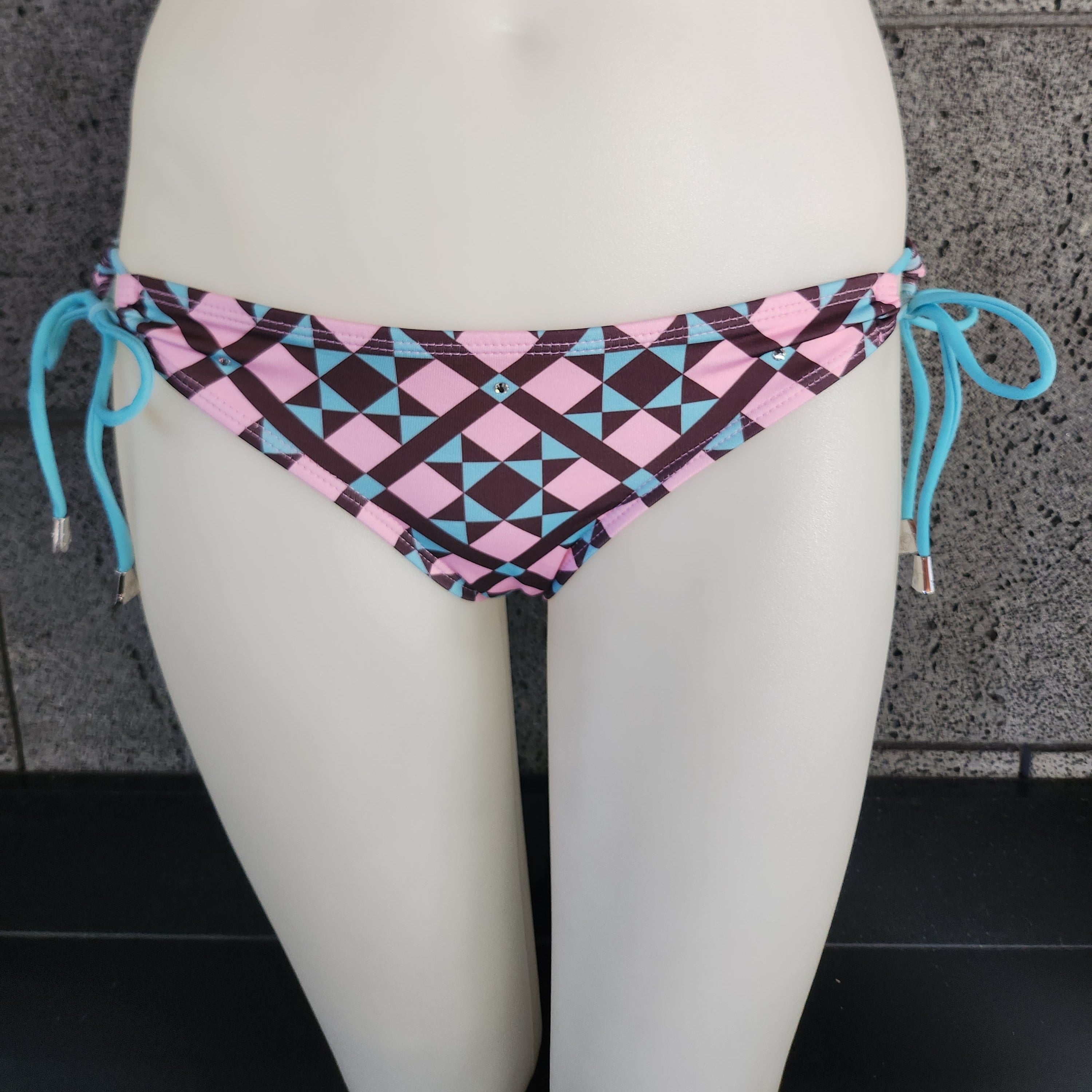 Loco Boutique Diagram Keyhole Gather