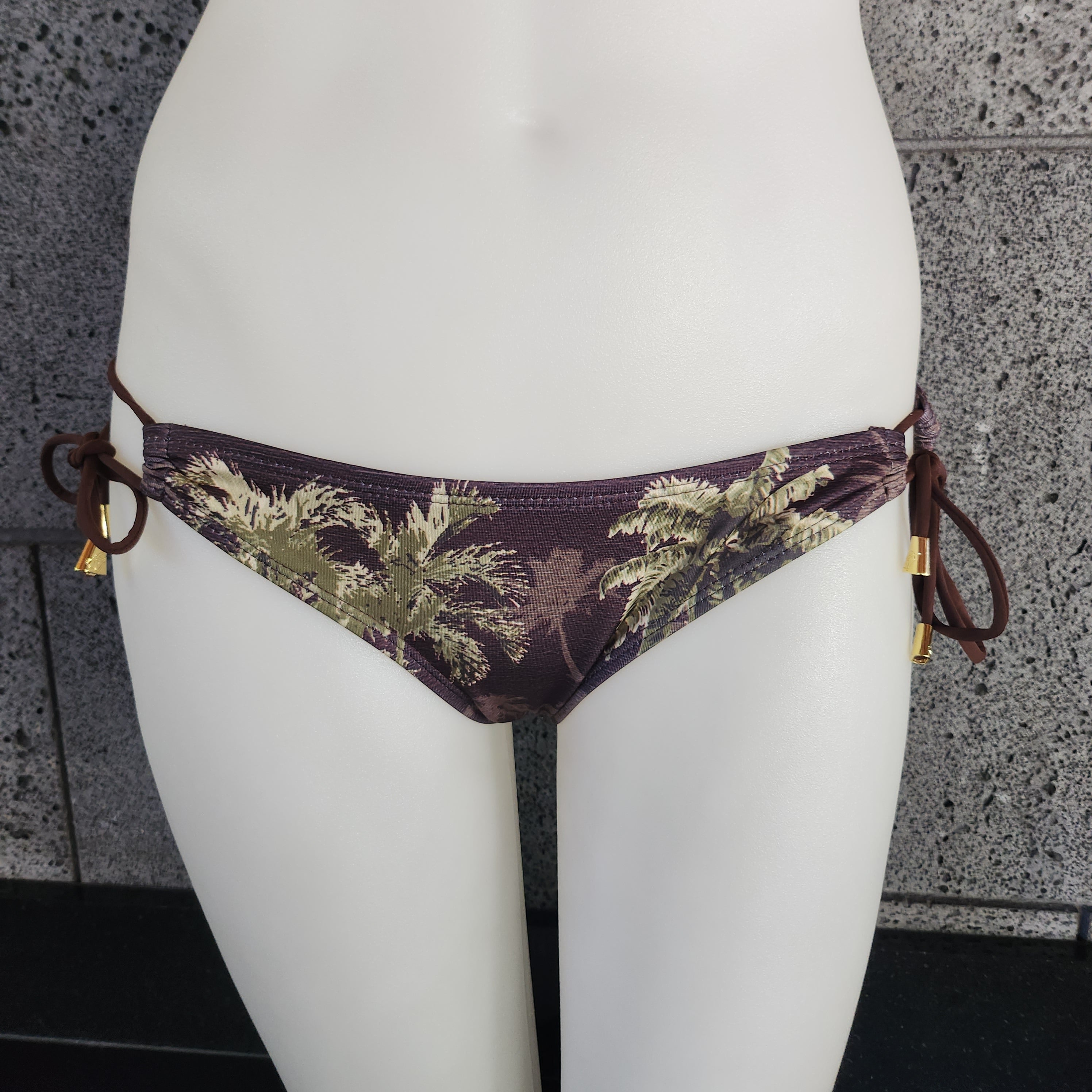 Loco Boutique Isle Keyhole Gather