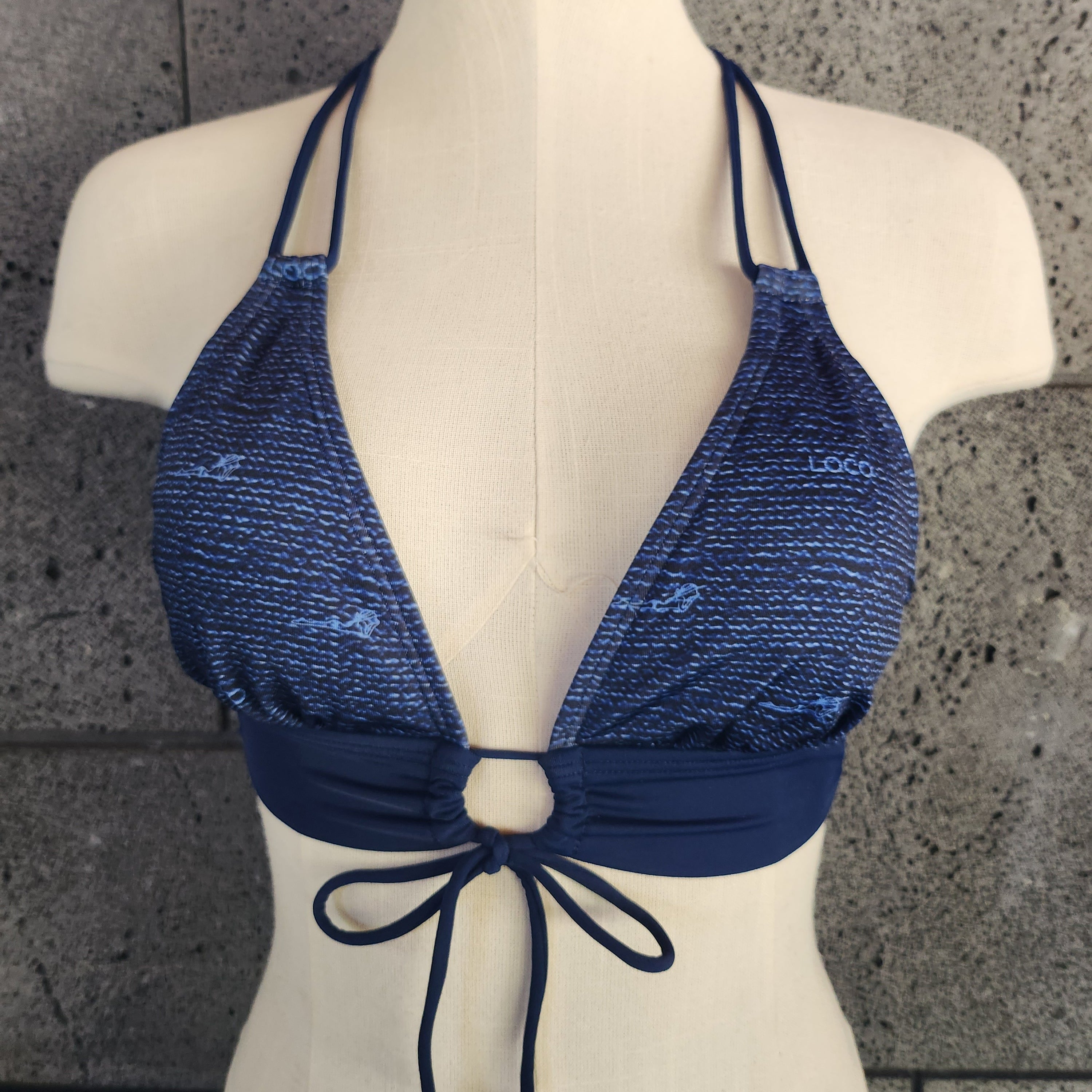 Pecho con banda frontal y abertura en la cerradura de arpillera de Loco Boutique