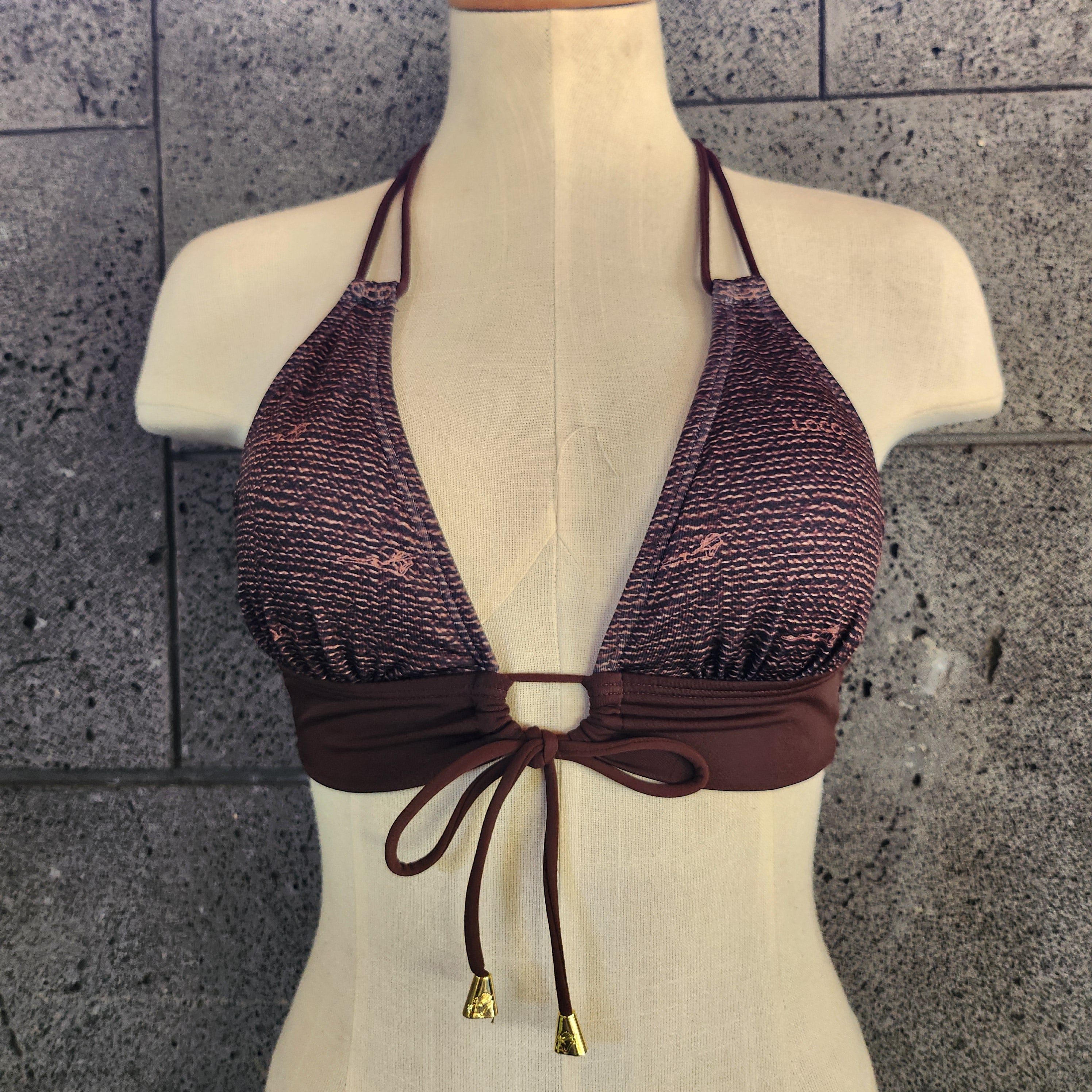 Pecho con banda frontal y abertura en la cerradura de arpillera de Loco Boutique