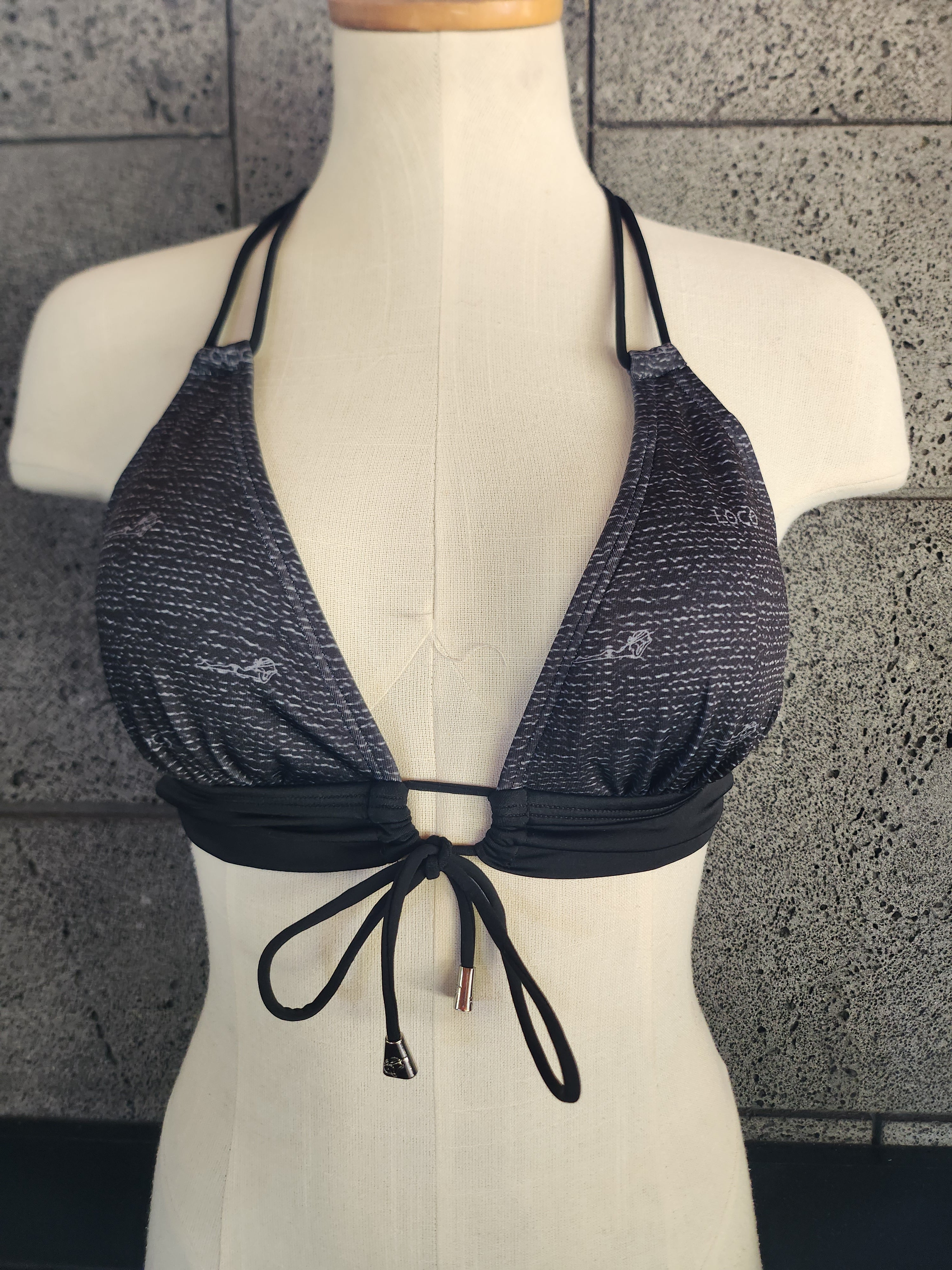 Pecho con banda frontal y abertura en la cerradura de arpillera de Loco Boutique