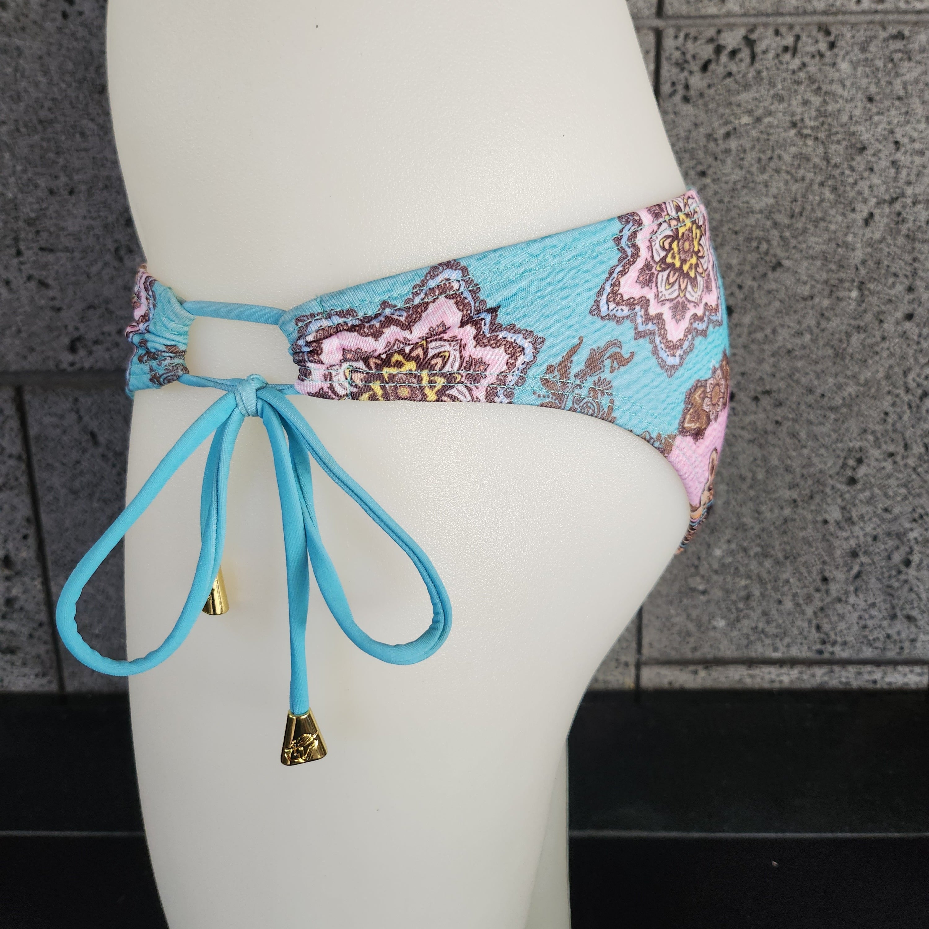Loco Boutique Crest Keyhole Gathered
