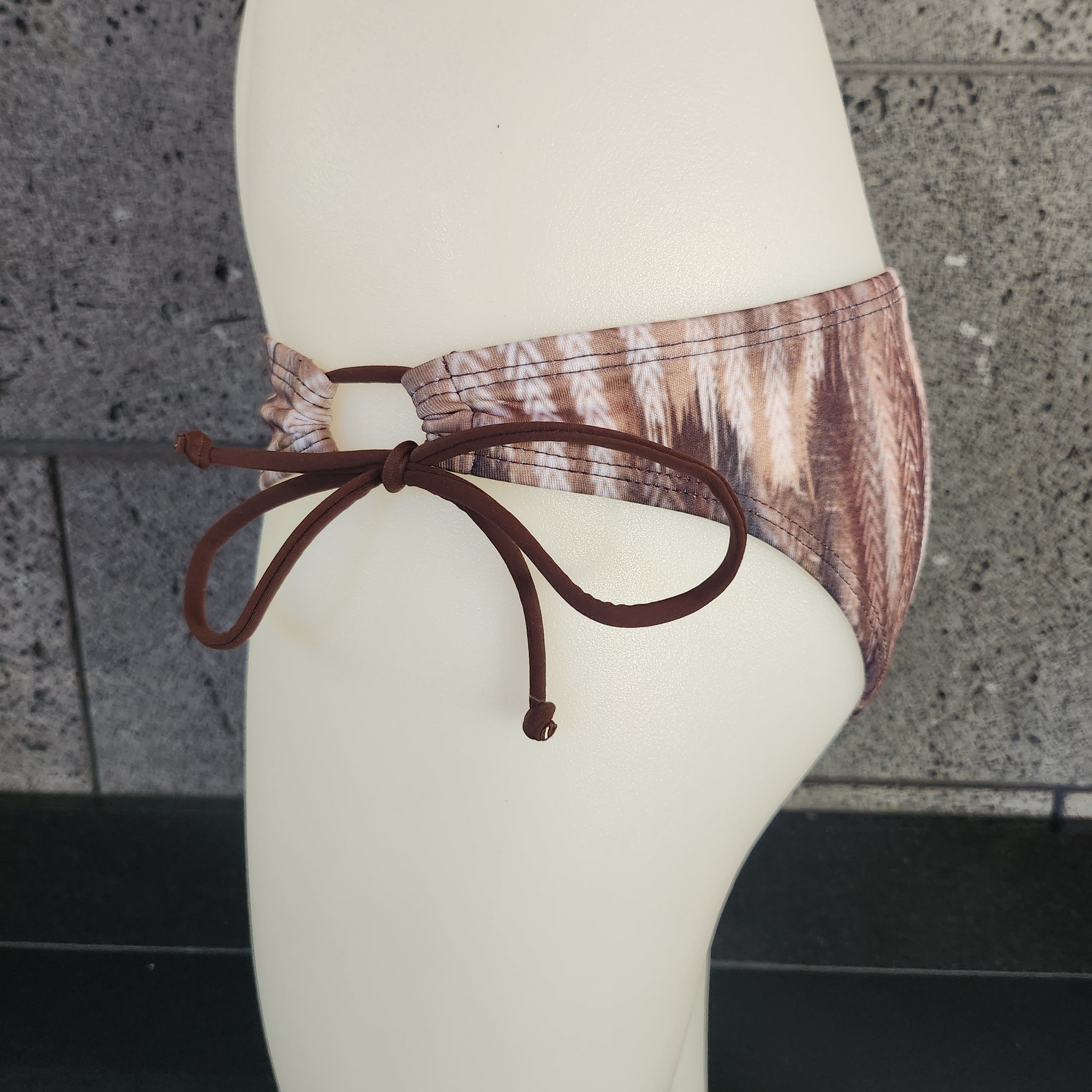 Loco Boutique Feather Keyhole Gather