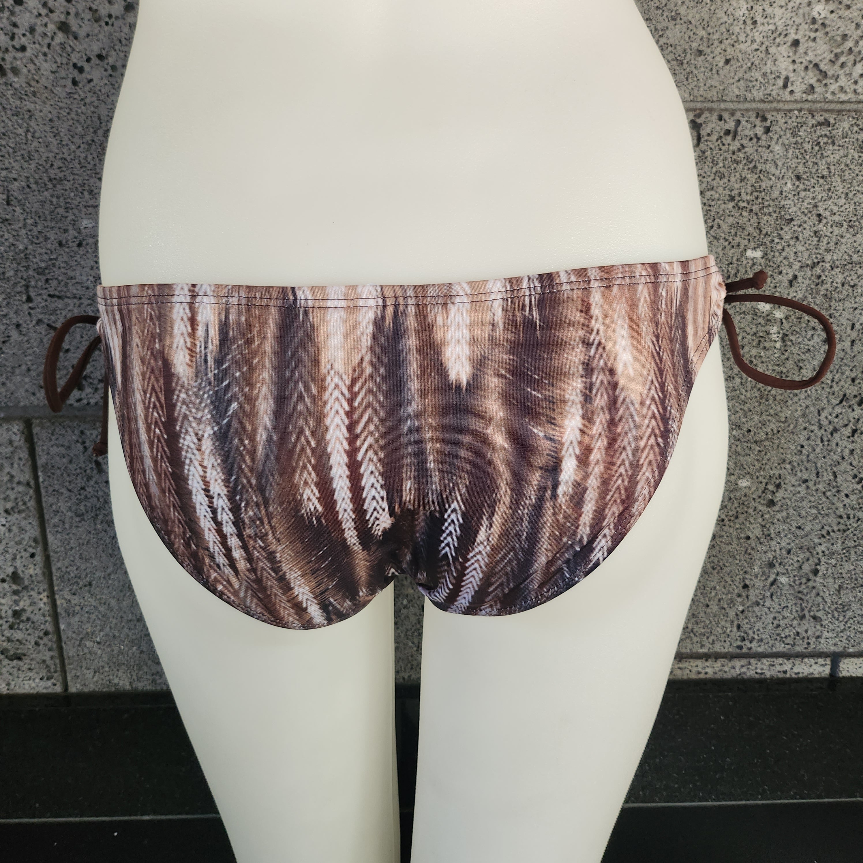 Loco Boutique Feather Keyhole Gather