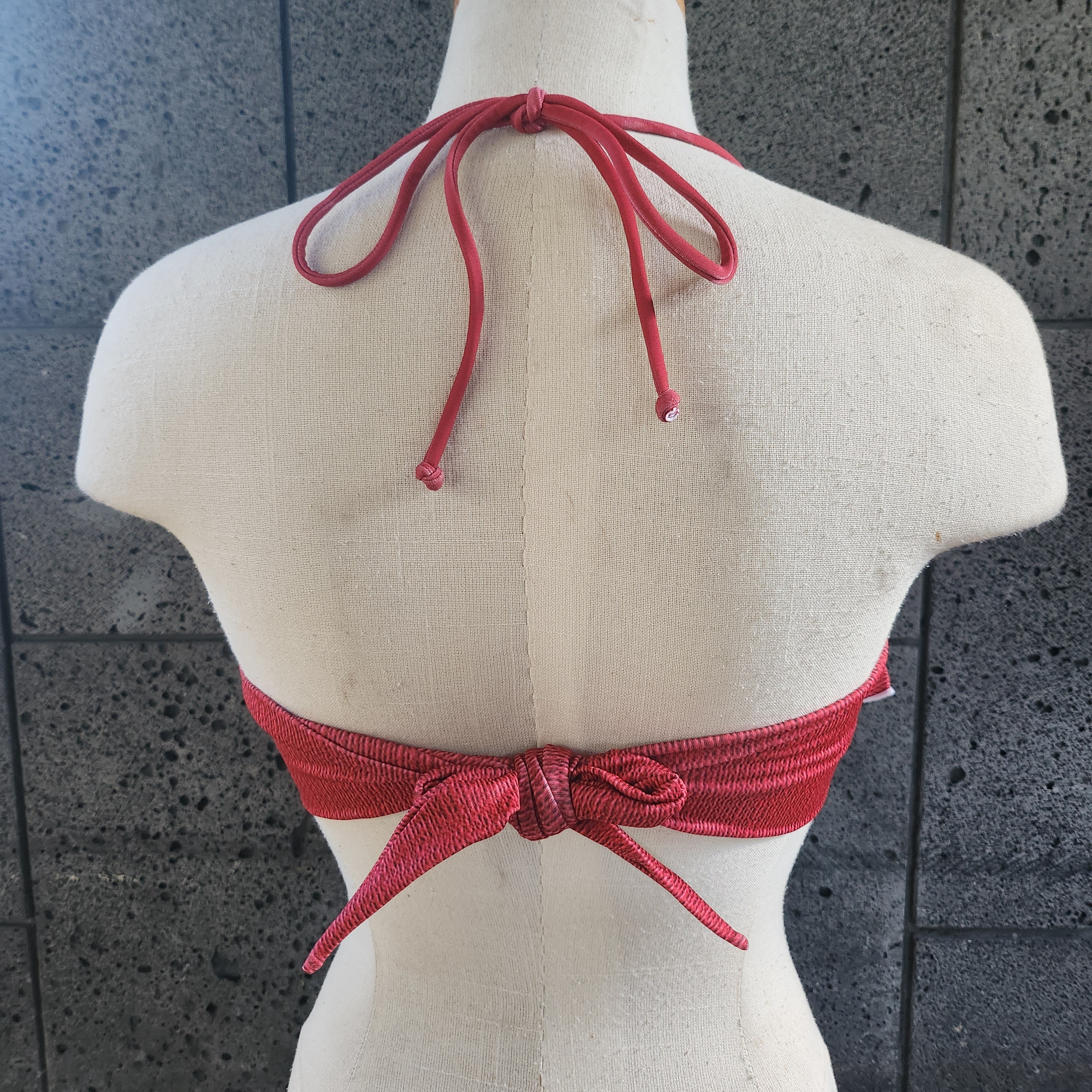 Bandeau largo con volantes y bordado de Loco Boutique