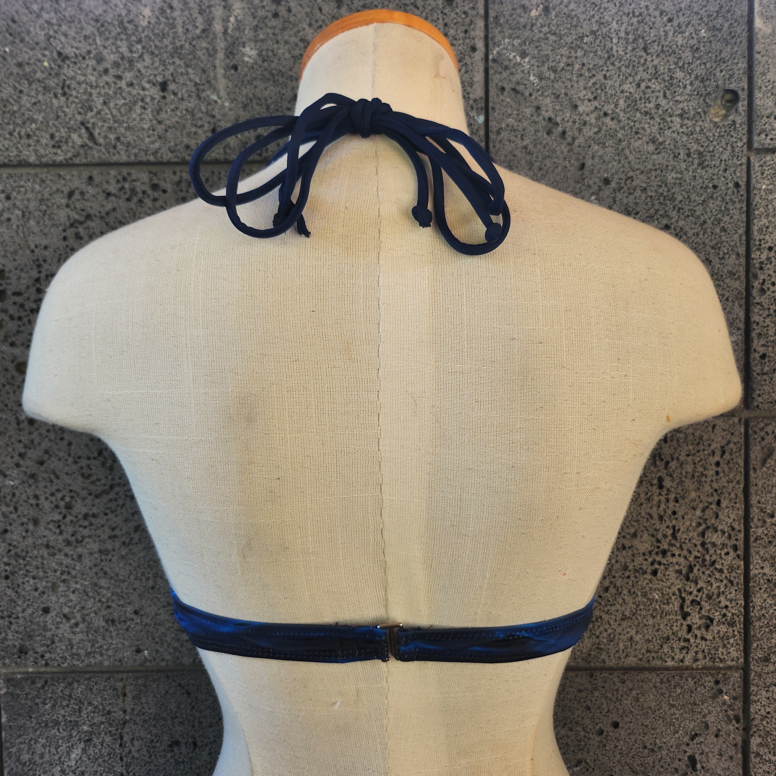 Loco Boutique Water Keyhole Front Banded Chest