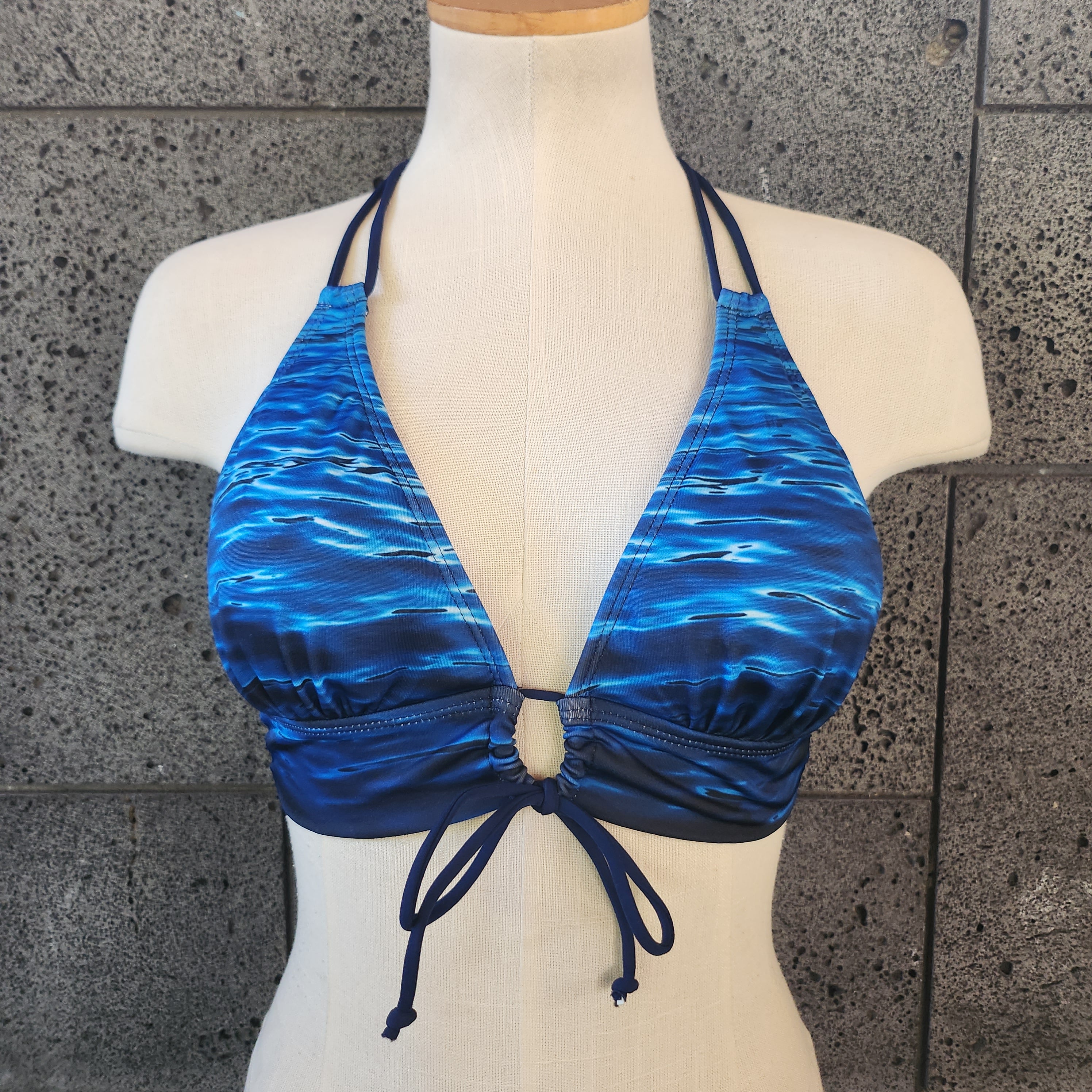 Loco Boutique Water Keyhole Front Banded Chest