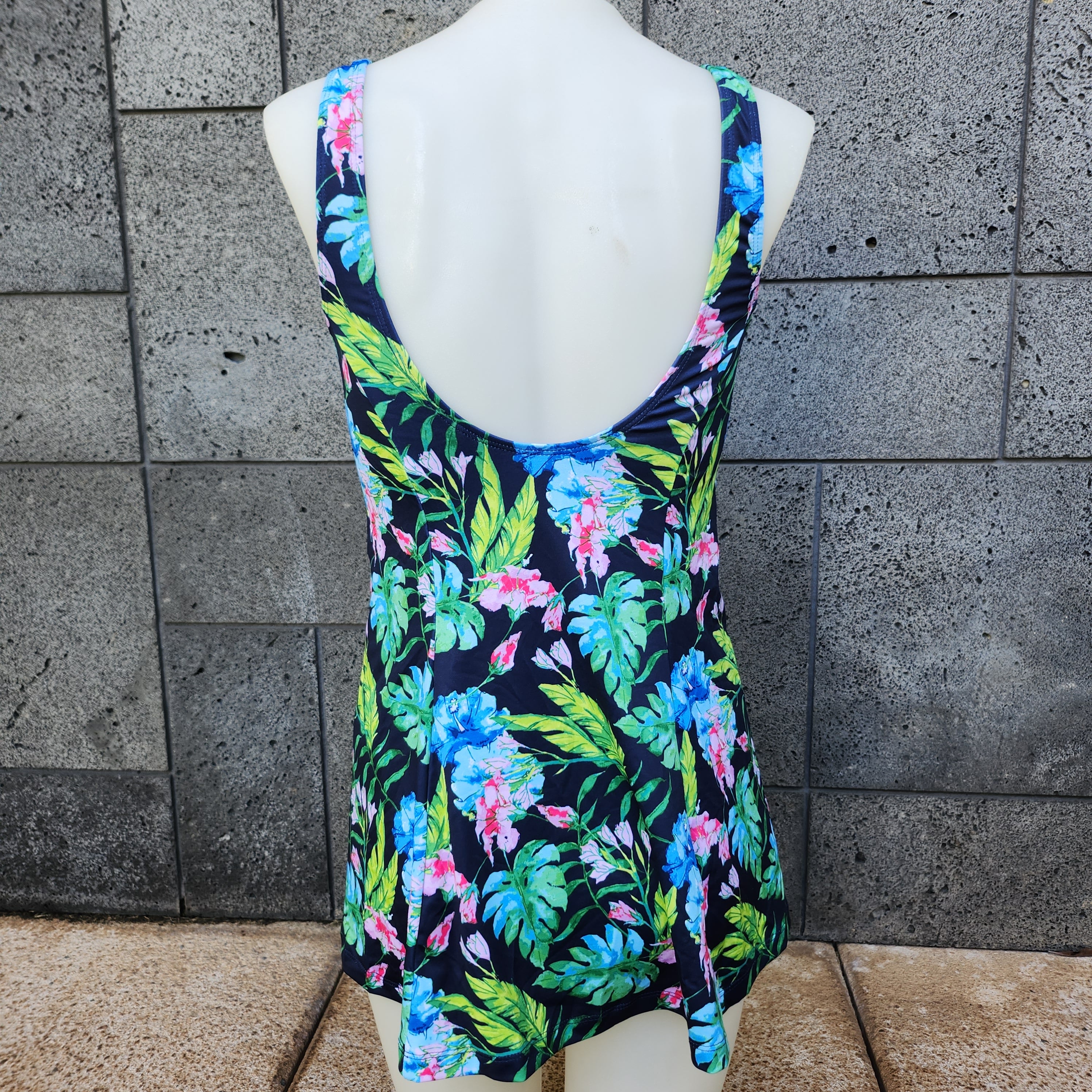 Vestido de baño con costura princesa en color agua de Loco Boutique