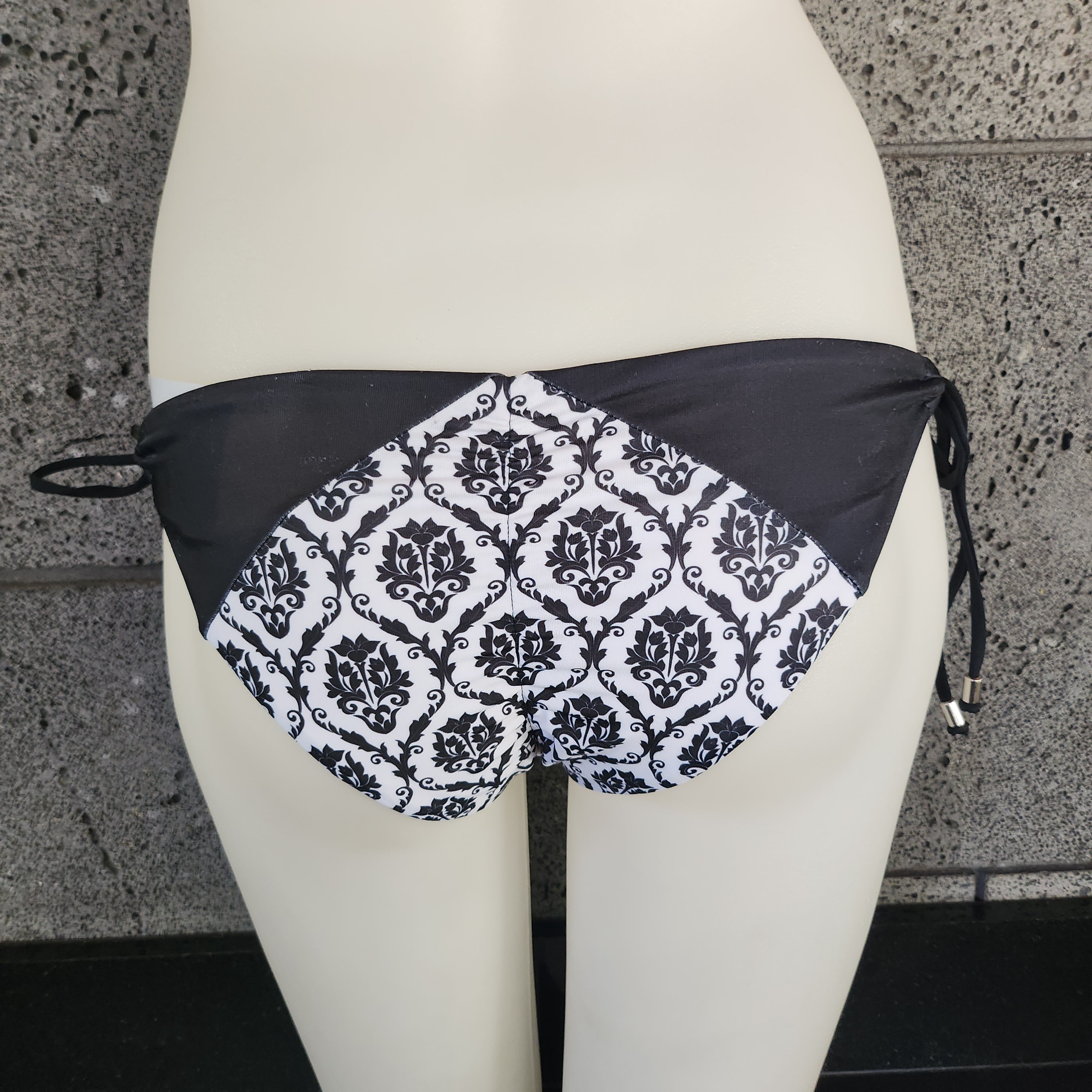 Loco Boutique Italian Damask Keyhole Gathered