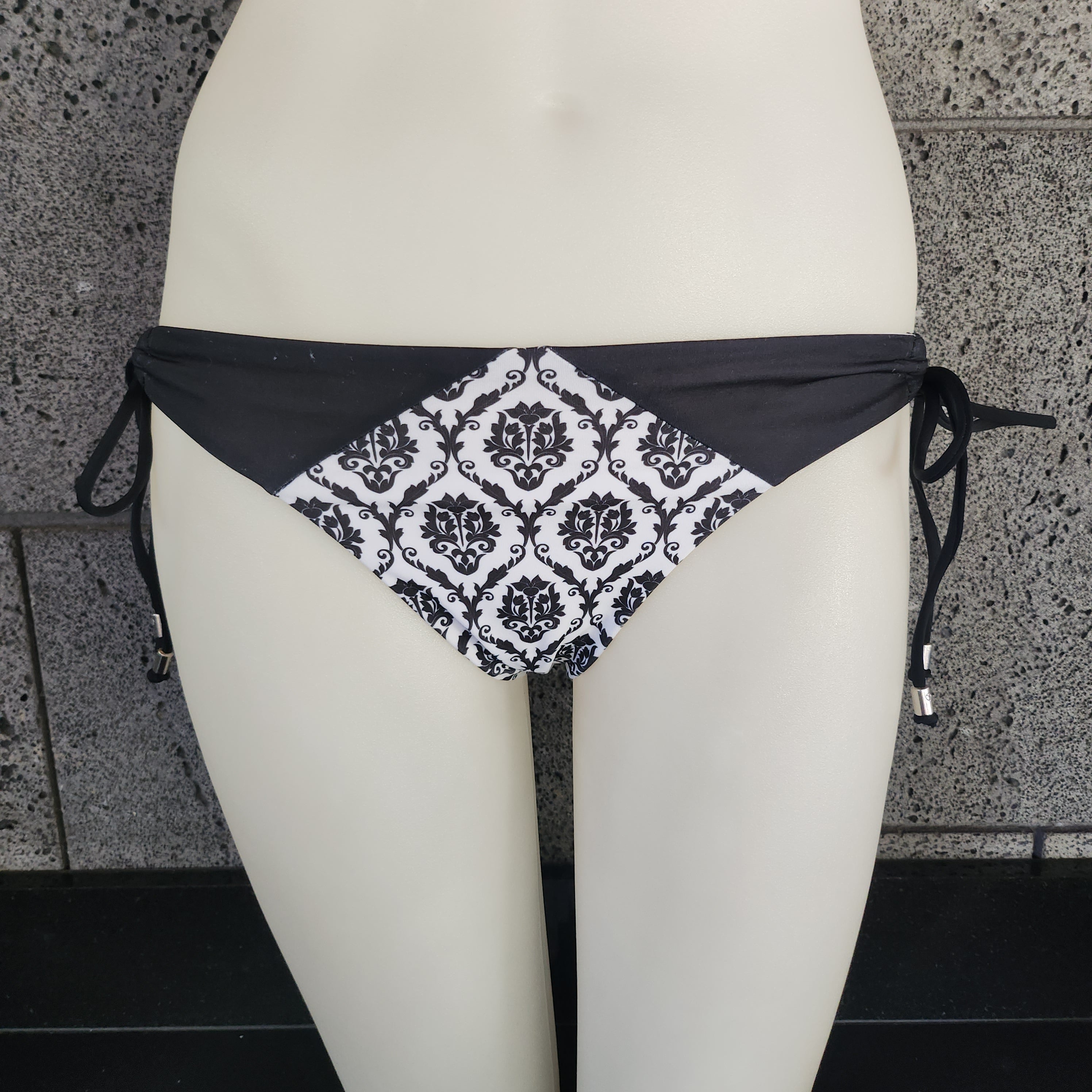 Loco Boutique Italian Damask Keyhole Gathered