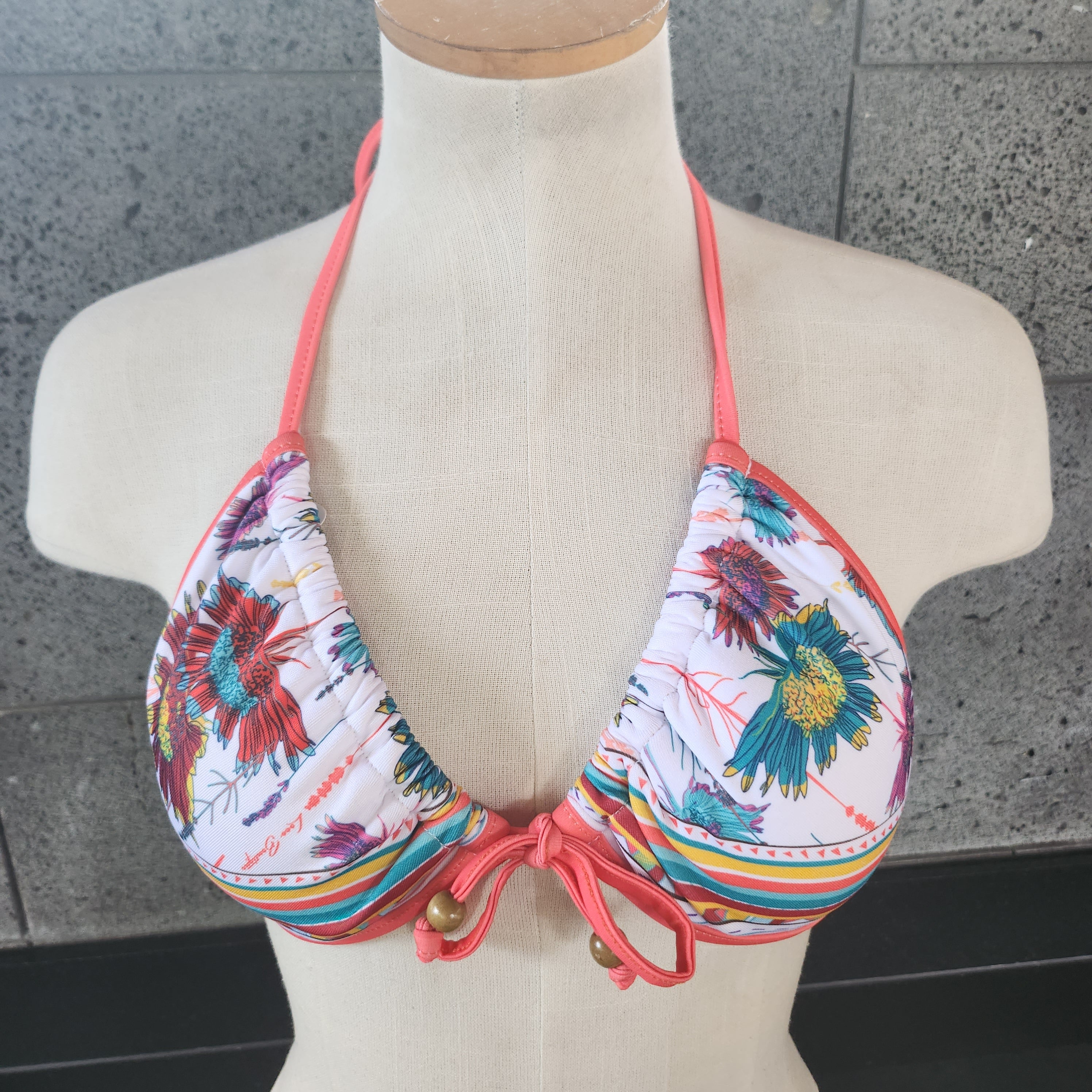 Daisy Sliding Triangle Top