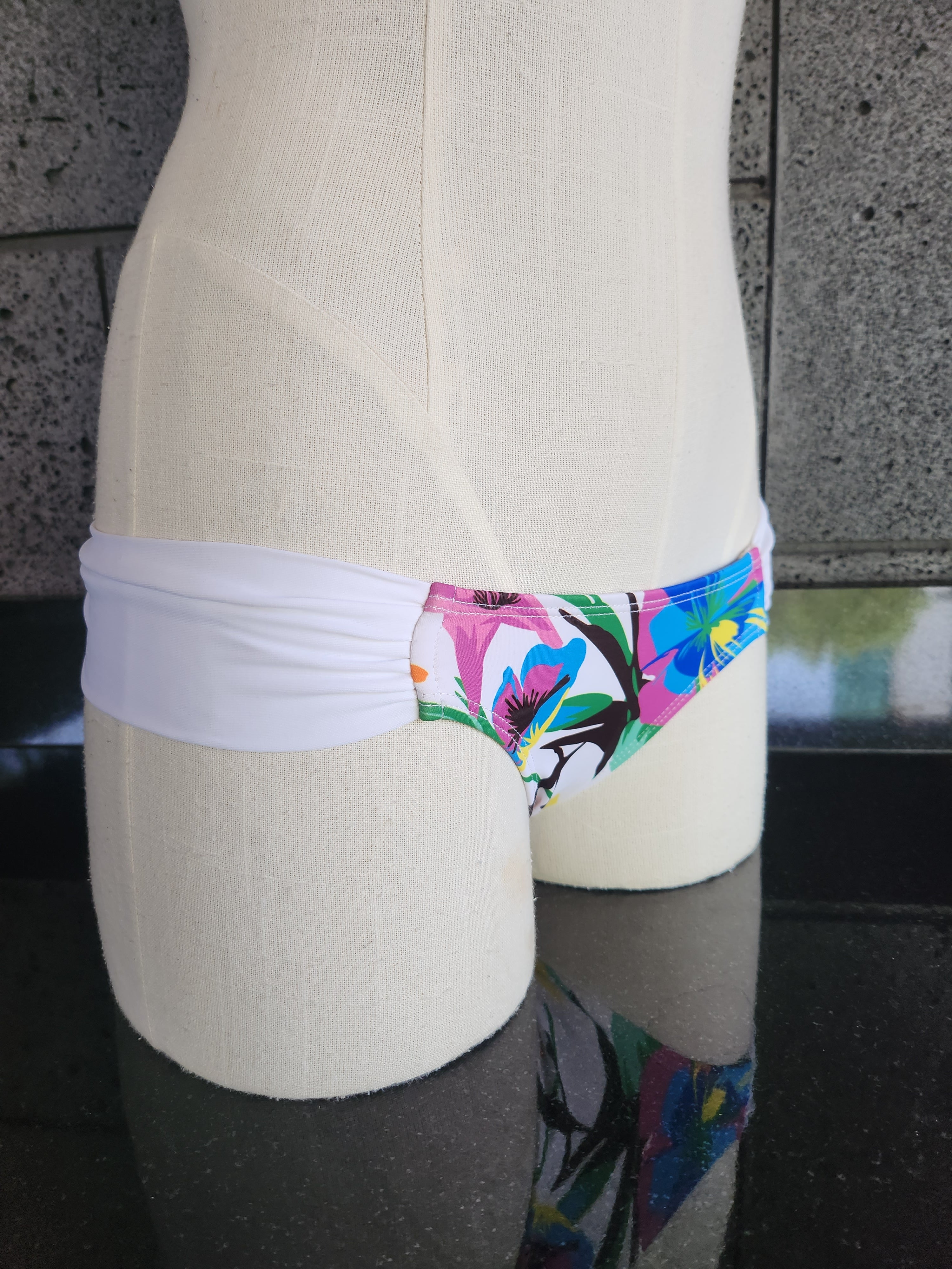 Loco Boutique Aloha Friday Bottom