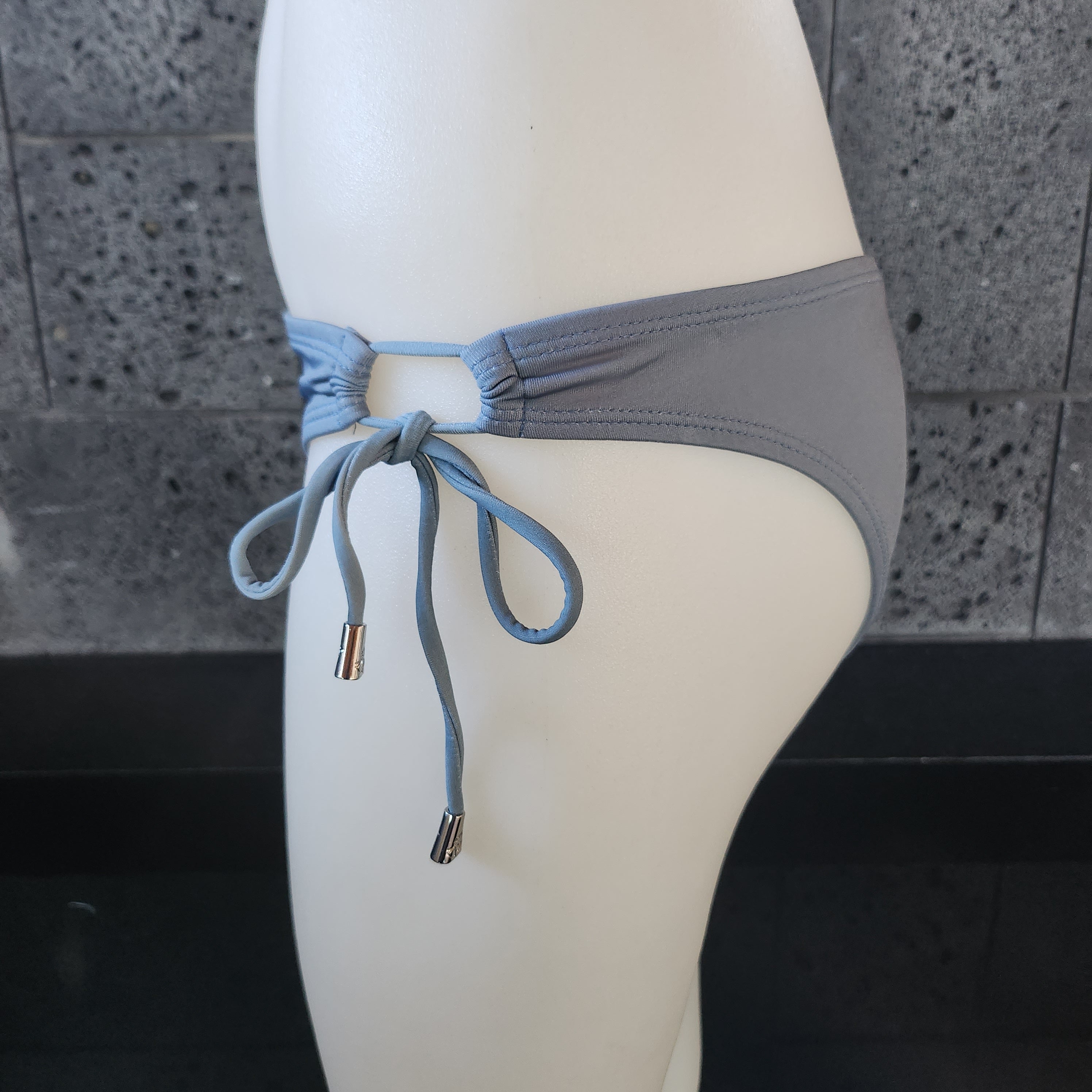 Loco Boutique Solid Logo Keyhole Gather