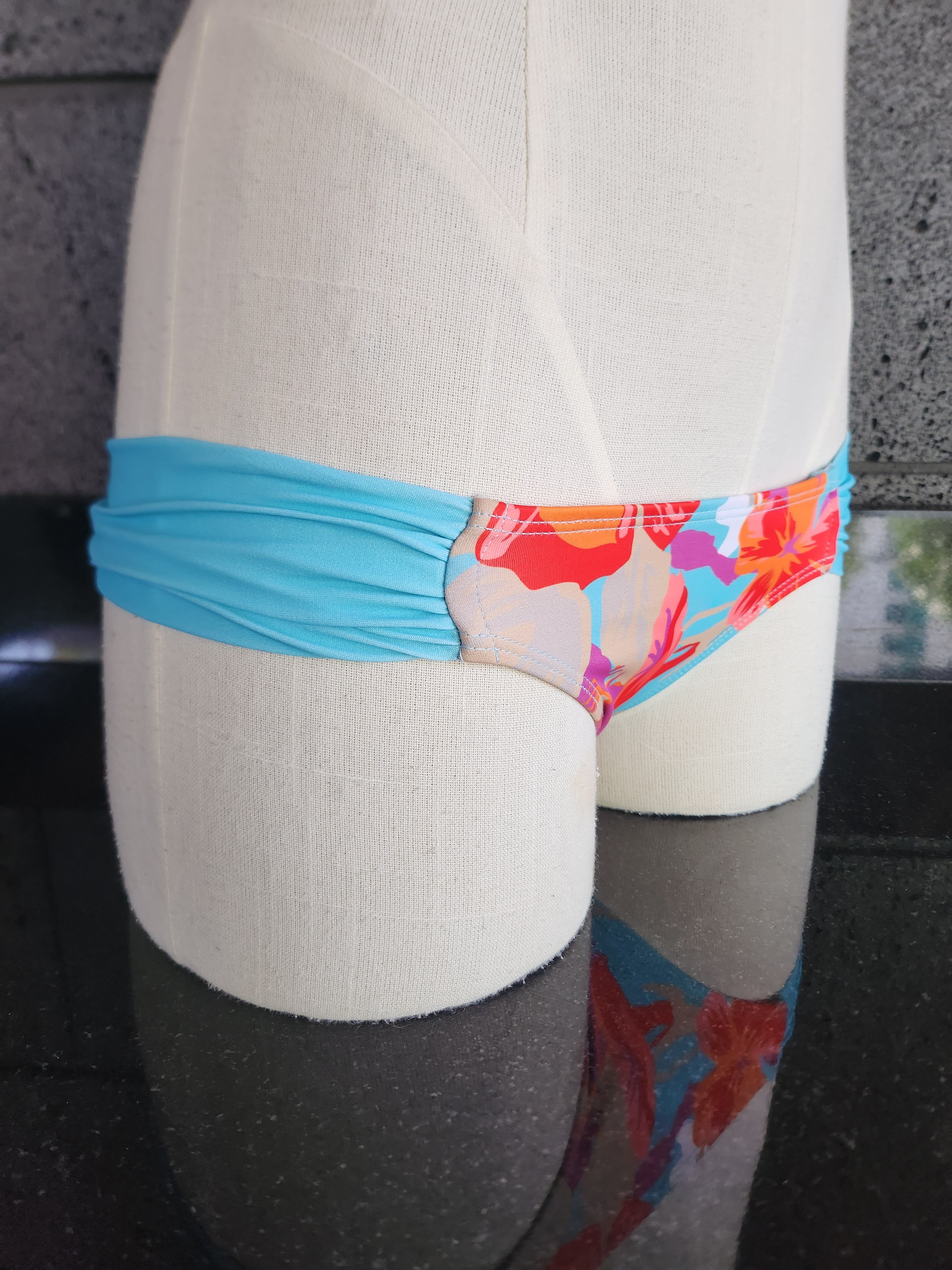 Loco Boutique Aloha Friday Bottom