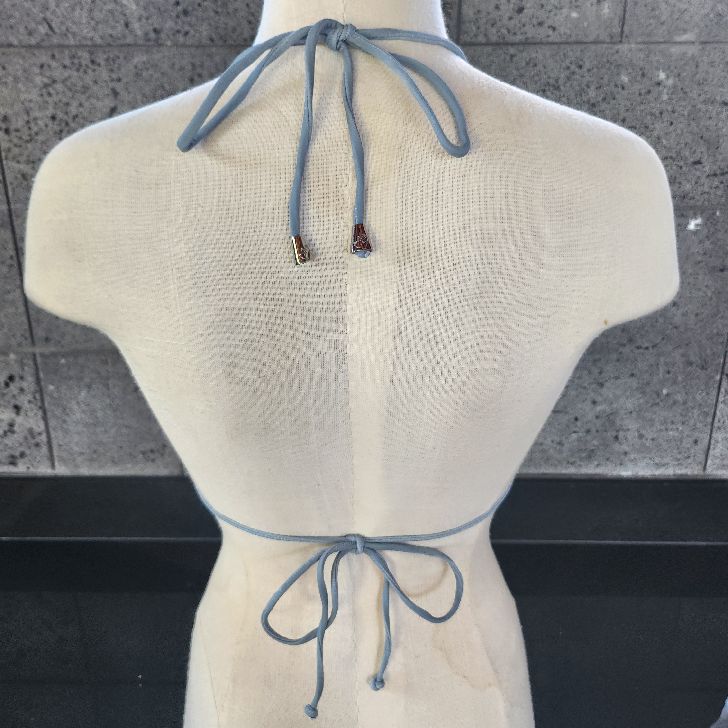 Loco Boutique Solid Logo Sliding Triangle