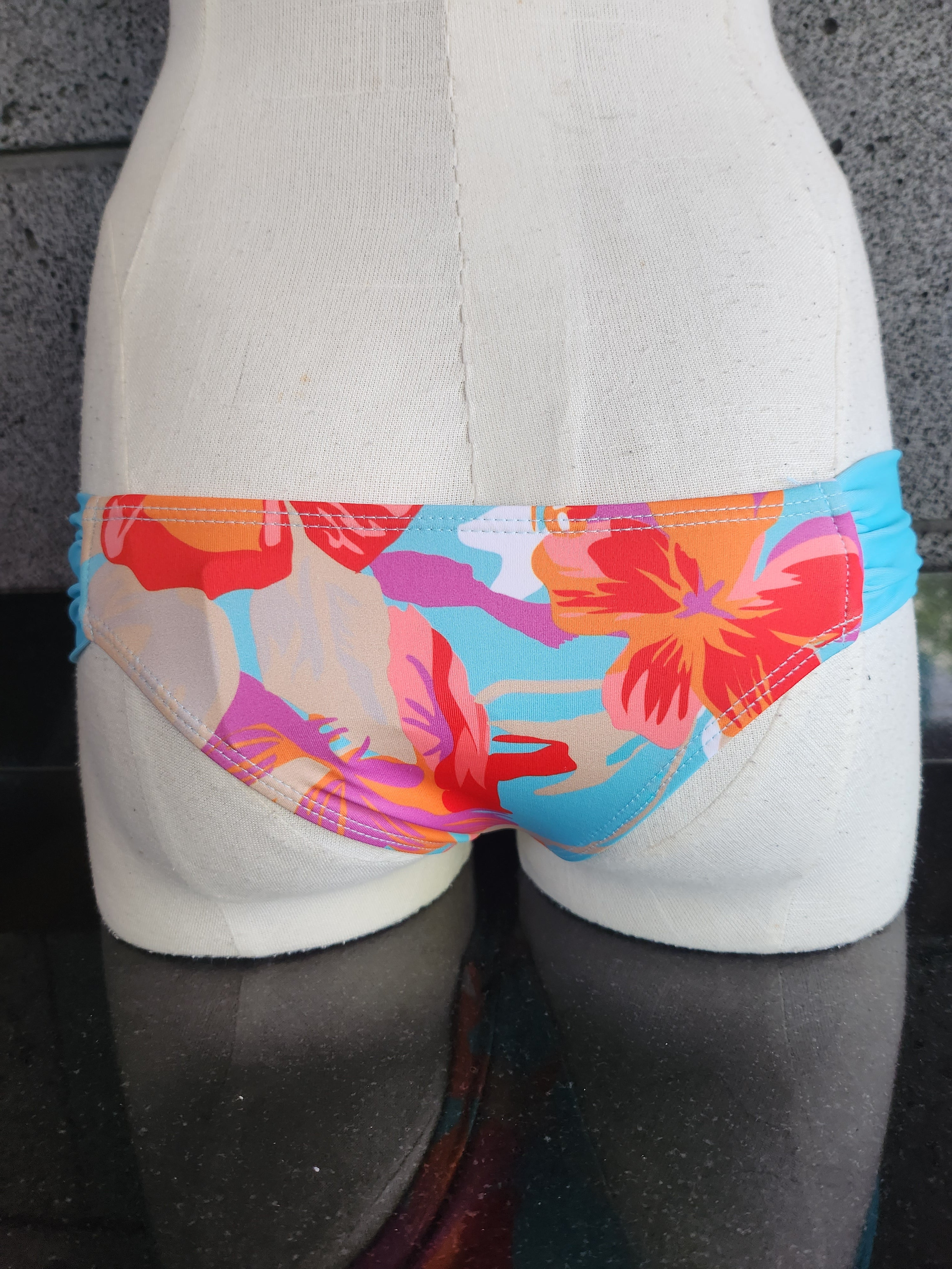 Loco Boutique Aloha Friday Bottom