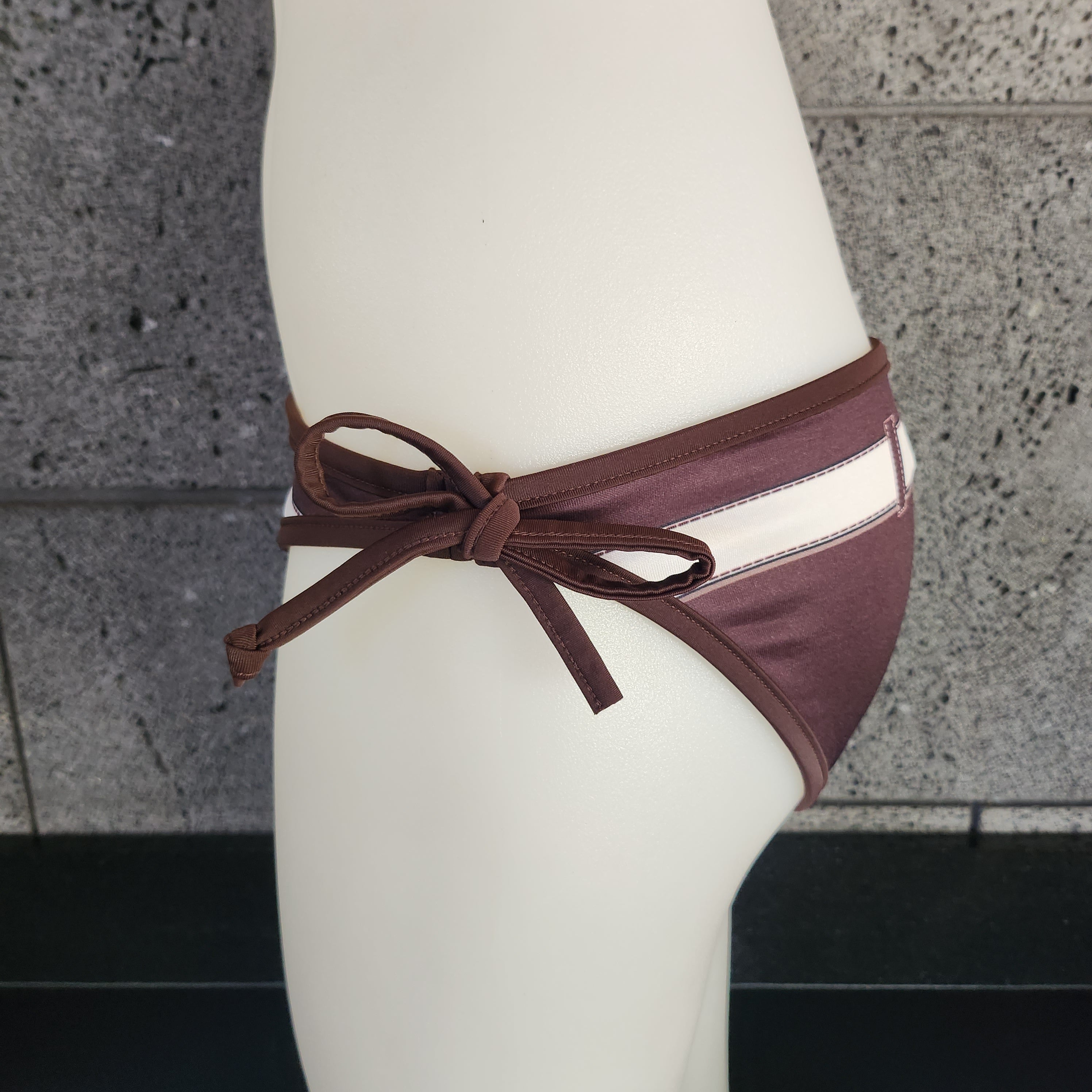 TROMPLOEIL BOTTOM MJF02448