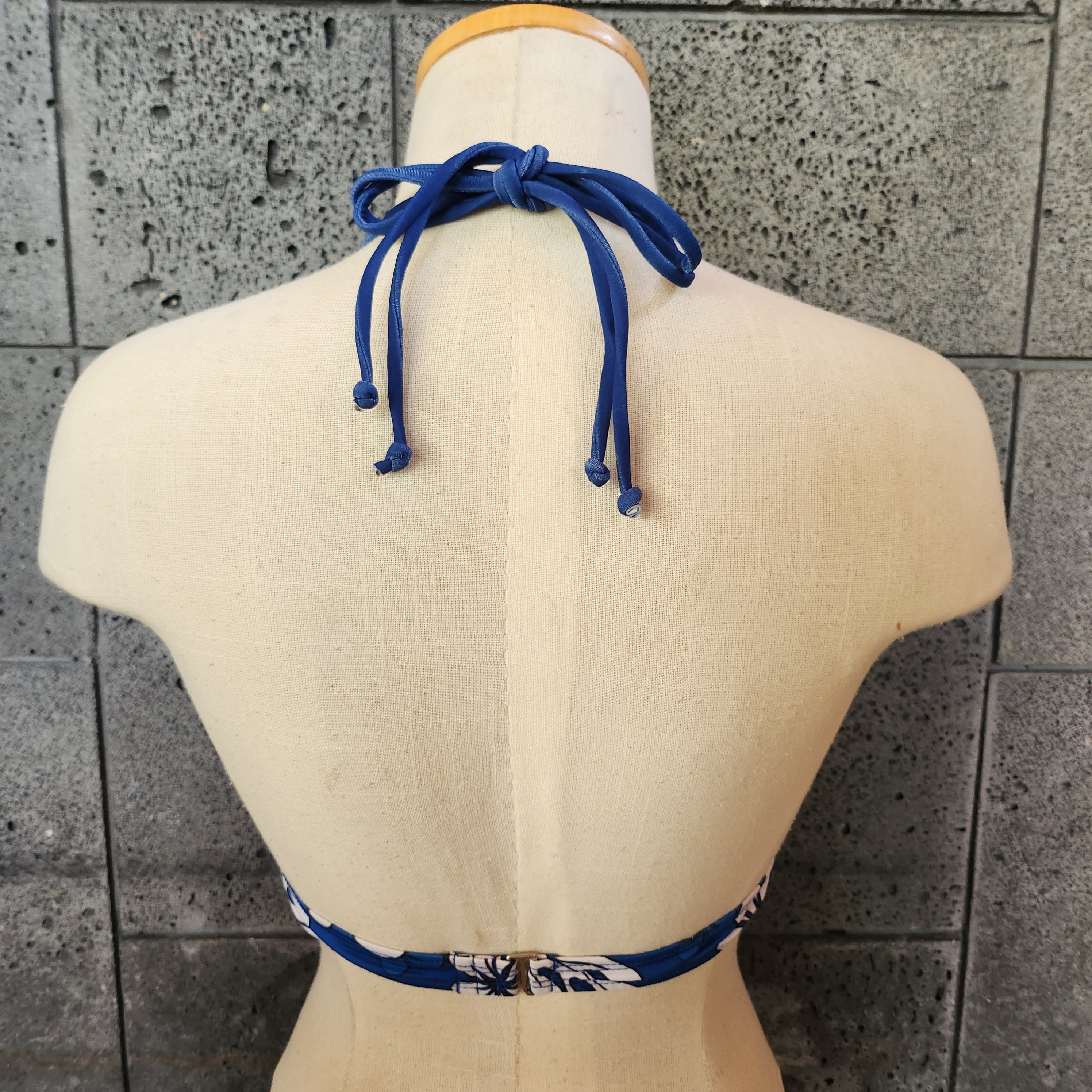 Loco Boutique Blue Plumeria Keyhole Front Banded Chest