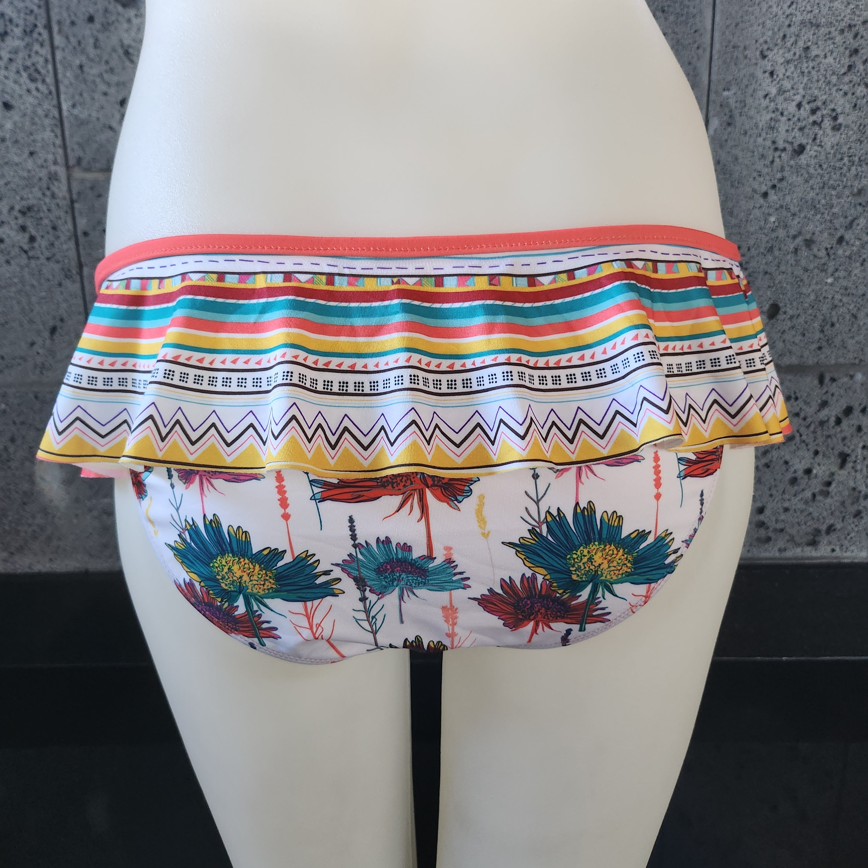 Parte inferior con falda de margaritas