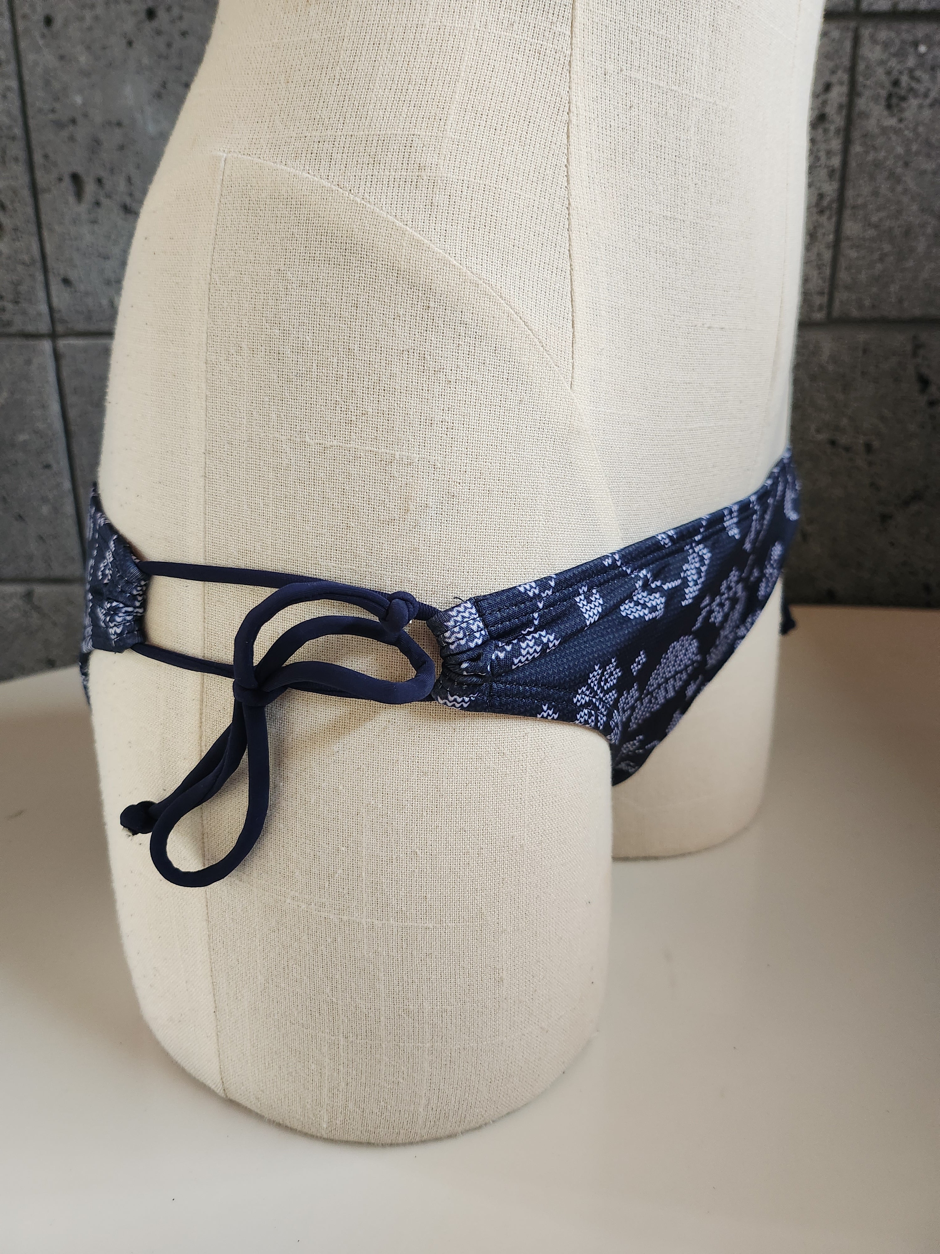 Floral Stitch Keyhole Gathered - Loco Boutique
