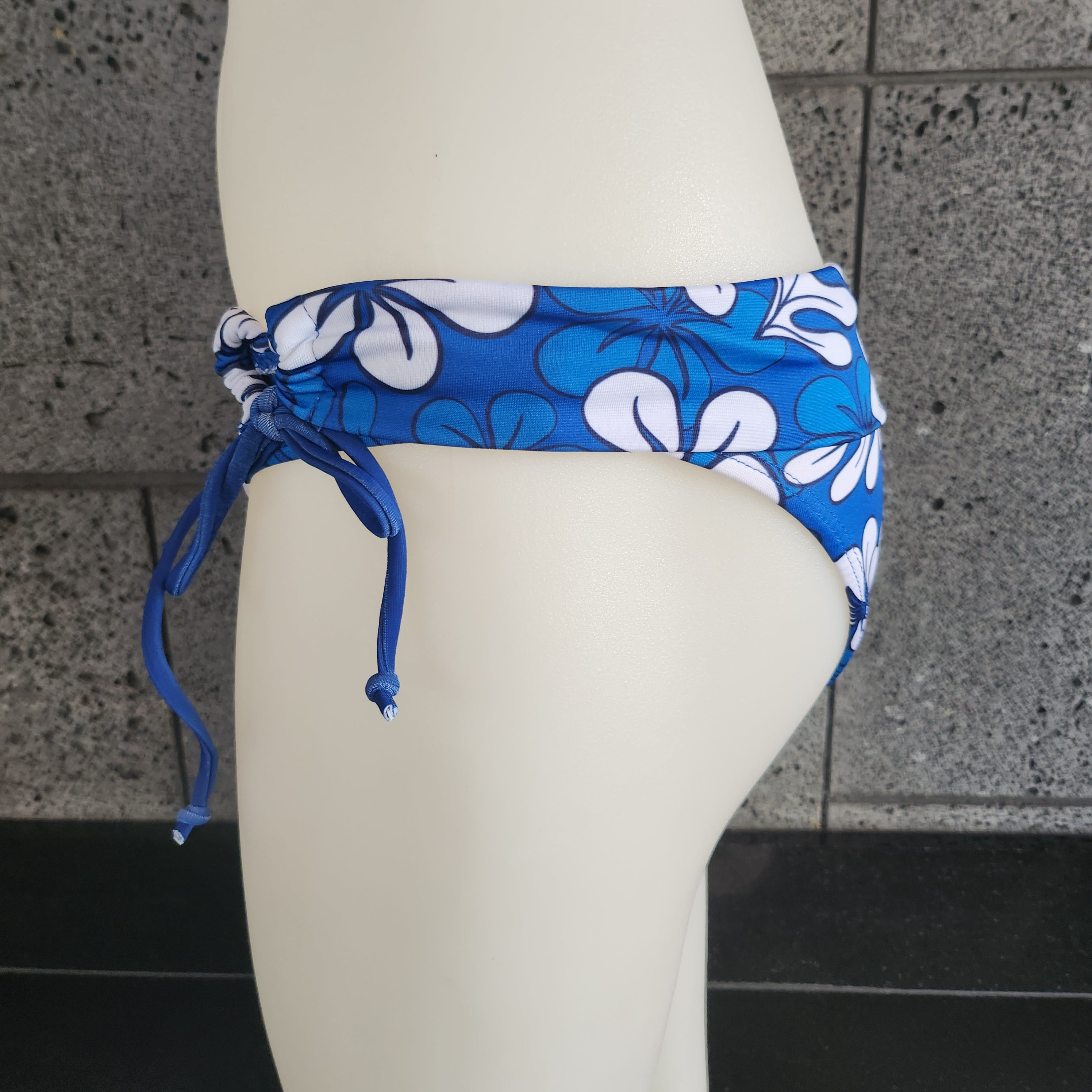 Plumeria azul plegada de Loco Boutique