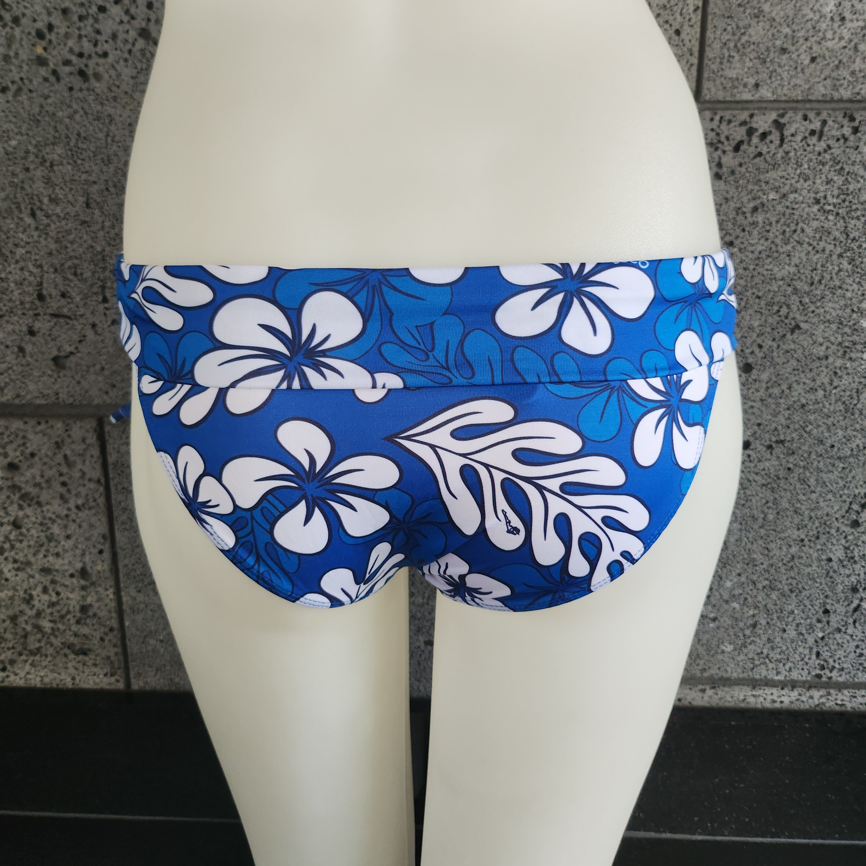 Plumeria azul plegada de Loco Boutique